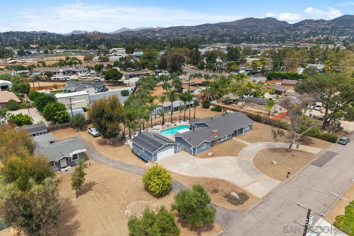https://cdn.realtyfeed.com/cdn/127/260019985/6f3c3f32a68e3cc89f0cabf1f634e409.webp