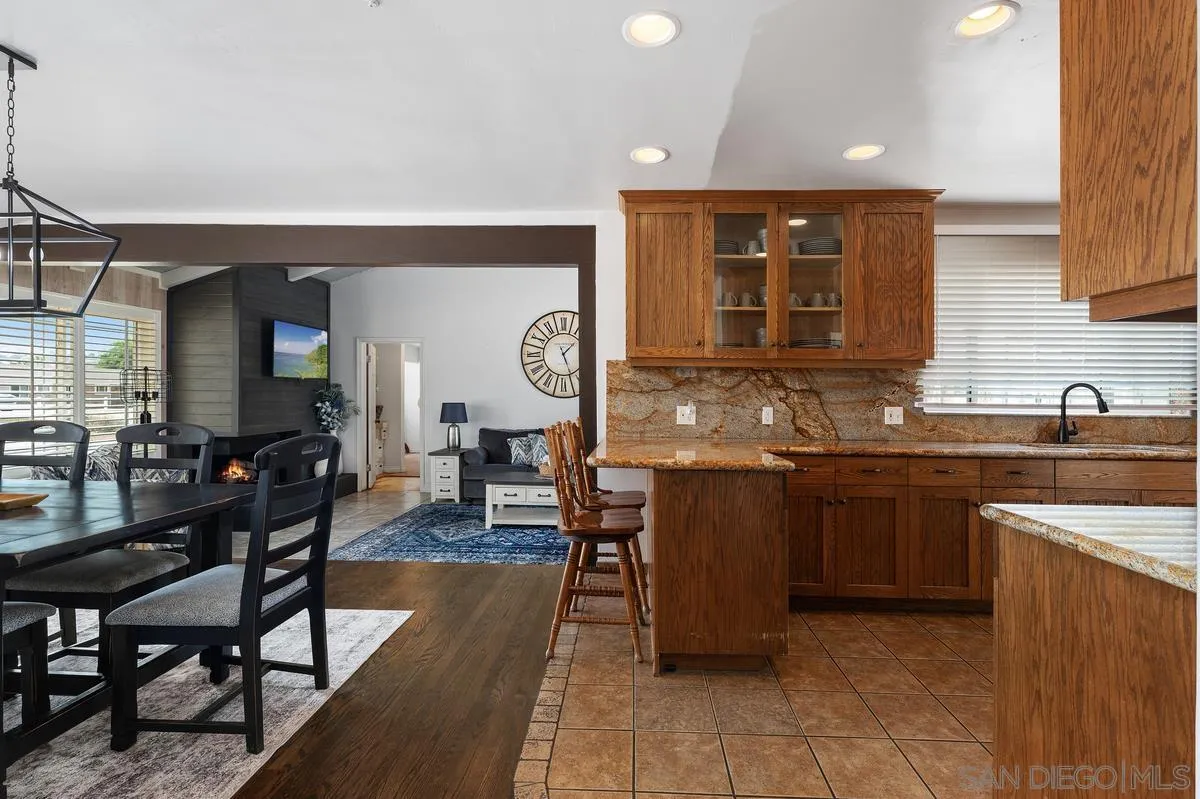 https://cdn.realtyfeed.com/cdn/127/260019985/74d29fd75fe3b644bf3856e79256aaa2.webp