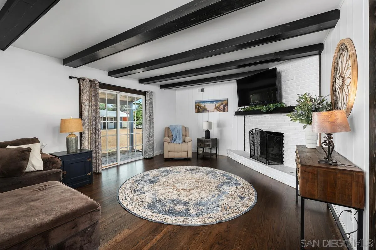 https://cdn.realtyfeed.com/cdn/127/260019985/9a665bba4bf8c406d25a5a26908a1440.webp