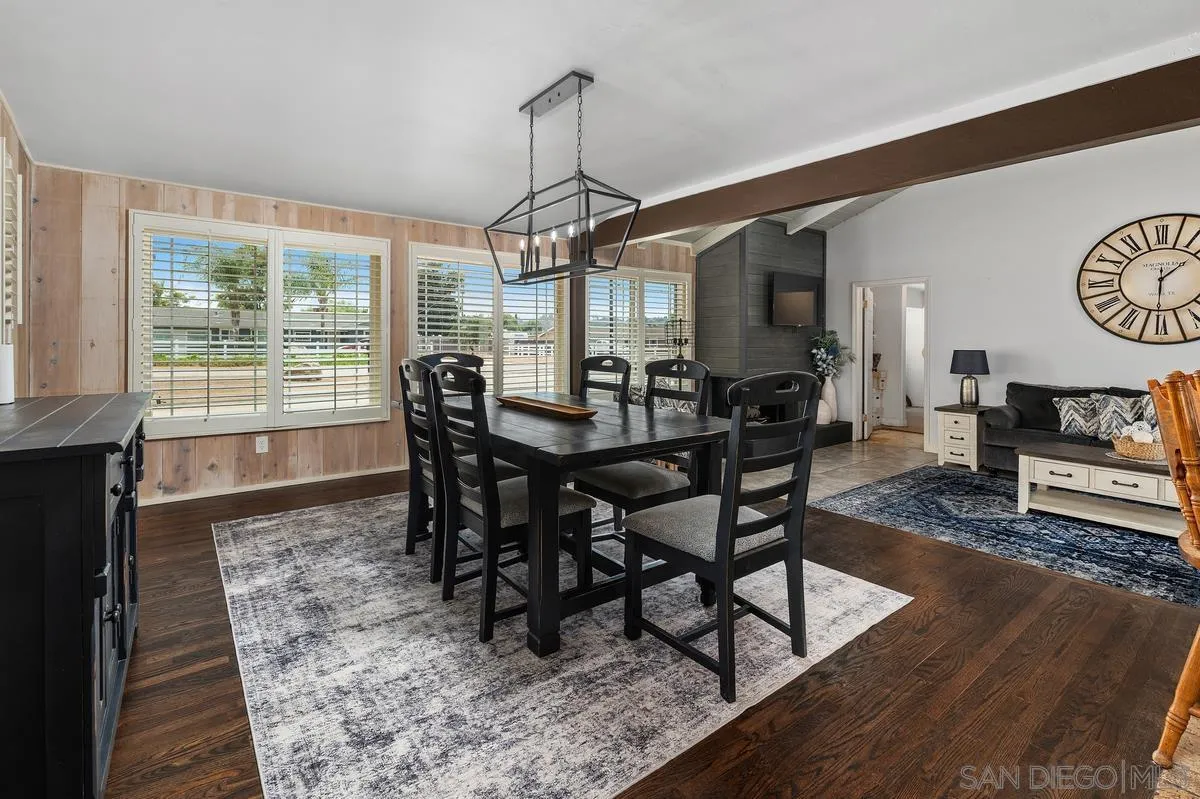 https://cdn.realtyfeed.com/cdn/127/260019985/c550f3368c177c988b246c8a133f872d.webp