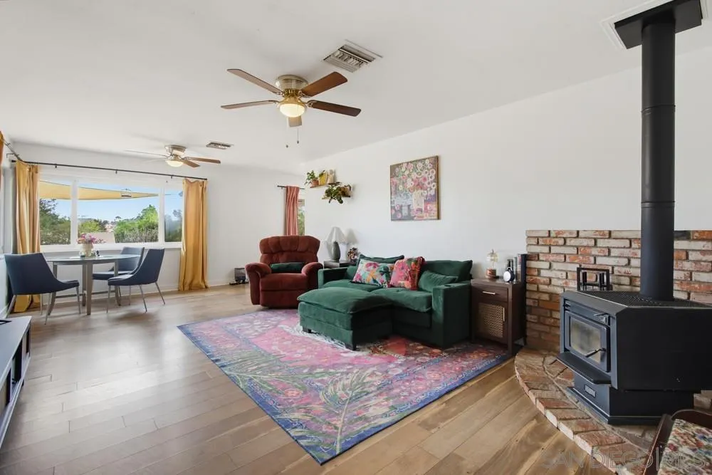 https://cdn.realtyfeed.com/cdn/127/260019990/00e2302db74ff8538b7bff5422fec6b8.webp