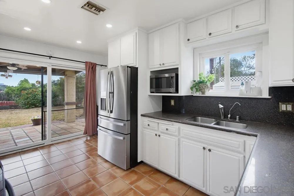 https://cdn.realtyfeed.com/cdn/127/260019990/01b16e912d182c2419ad864644622ba5.webp