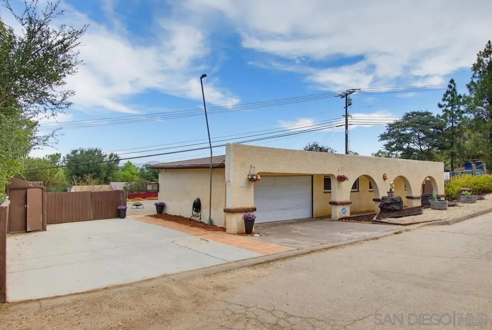https://cdn.realtyfeed.com/cdn/127/260019990/10085545f8e1e68110f4ce700ef8fb7a.webp