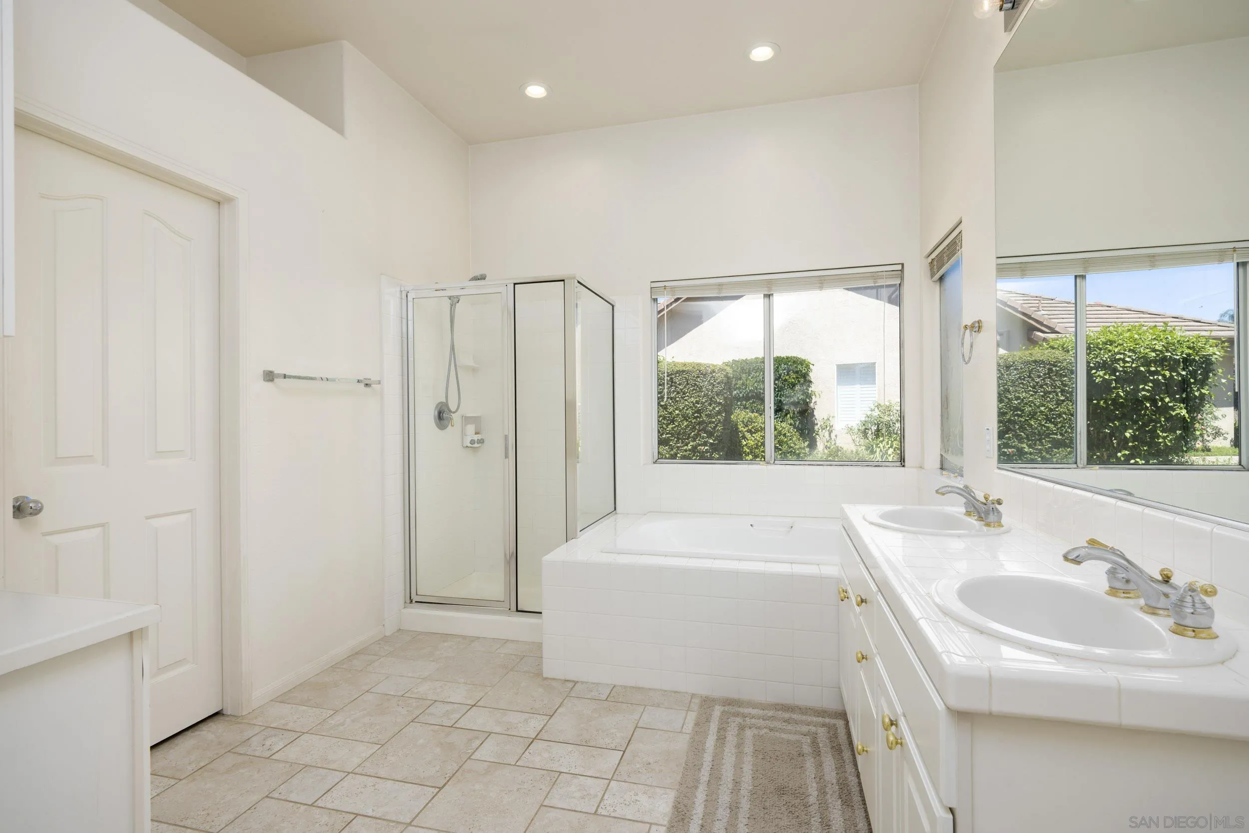https://cdn.realtyfeed.com/cdn/127/260020001/144a4d252b56b97b2d68e976d514a2df.webp