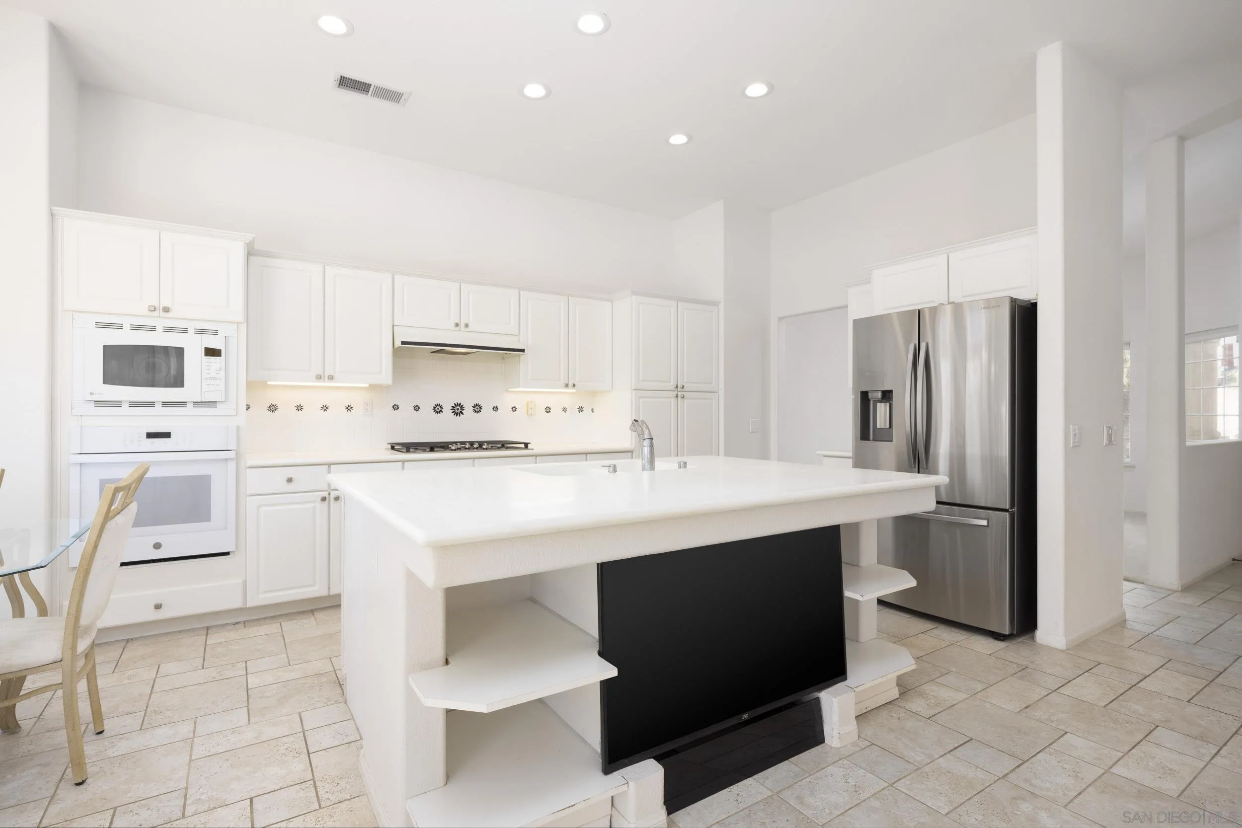 https://cdn.realtyfeed.com/cdn/127/260020001/4c9a01bcf210332a2d13e522aded55bb.webp