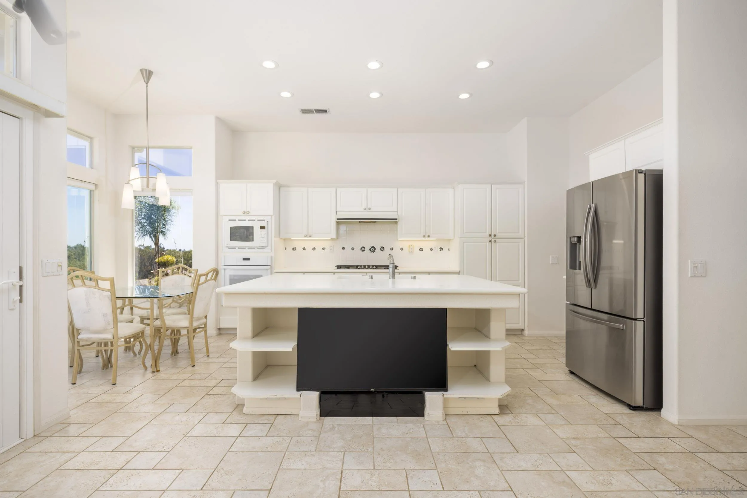 https://cdn.realtyfeed.com/cdn/127/260020001/53e2eea242f8ce208fe660a0d6f54e71.webp
