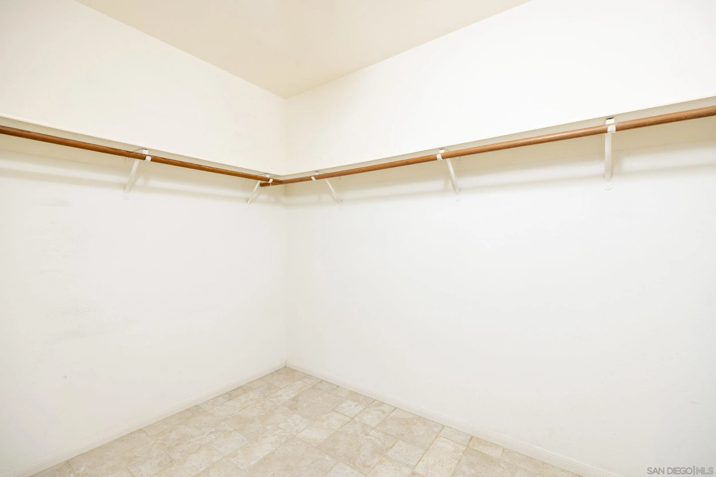 https://cdn.realtyfeed.com/cdn/127/260020001/566fc3666ae08498a6d0b8b1c59f6660.webp