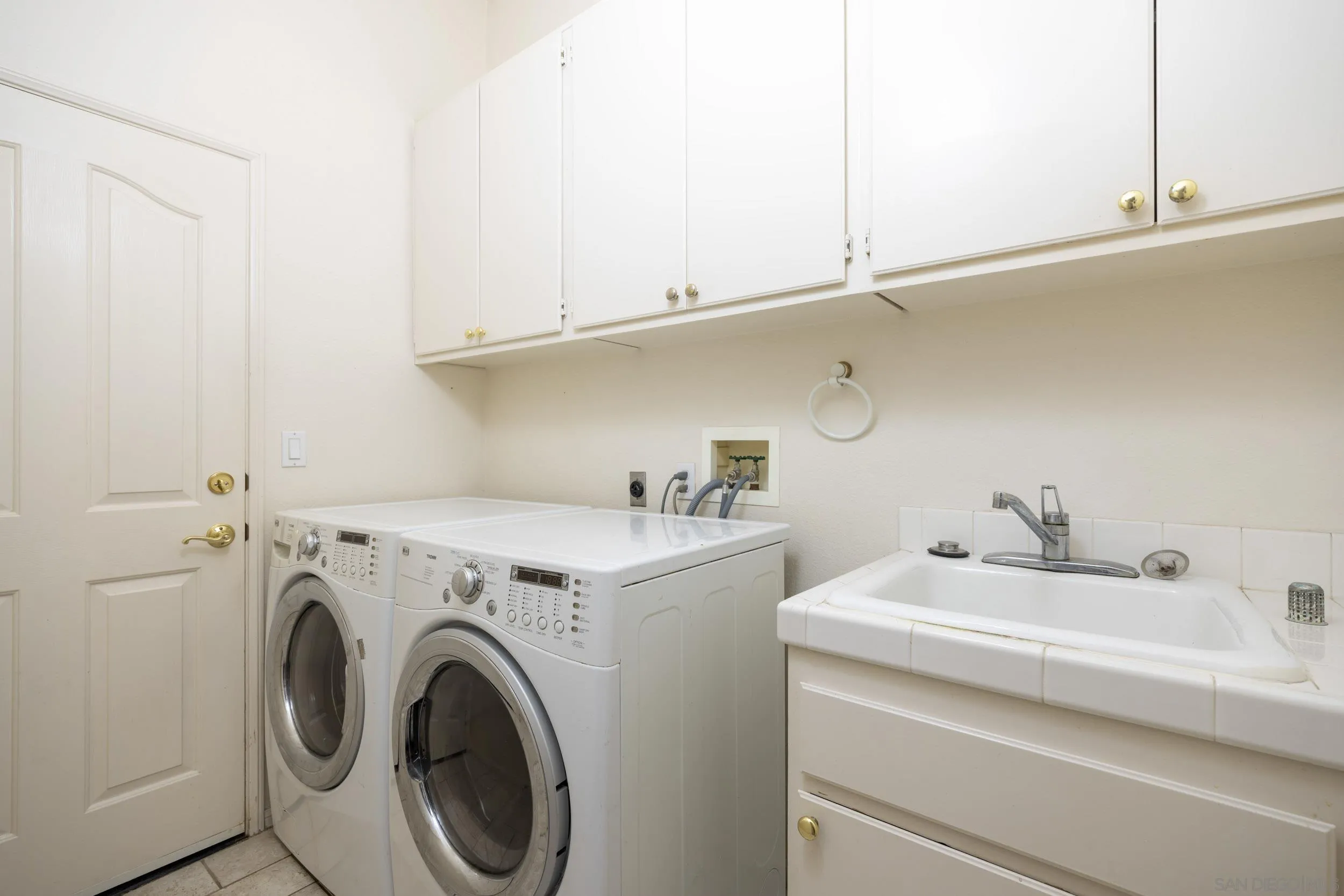 https://cdn.realtyfeed.com/cdn/127/260020001/5d29a2eabac8f245a77ff0e71691b012.webp