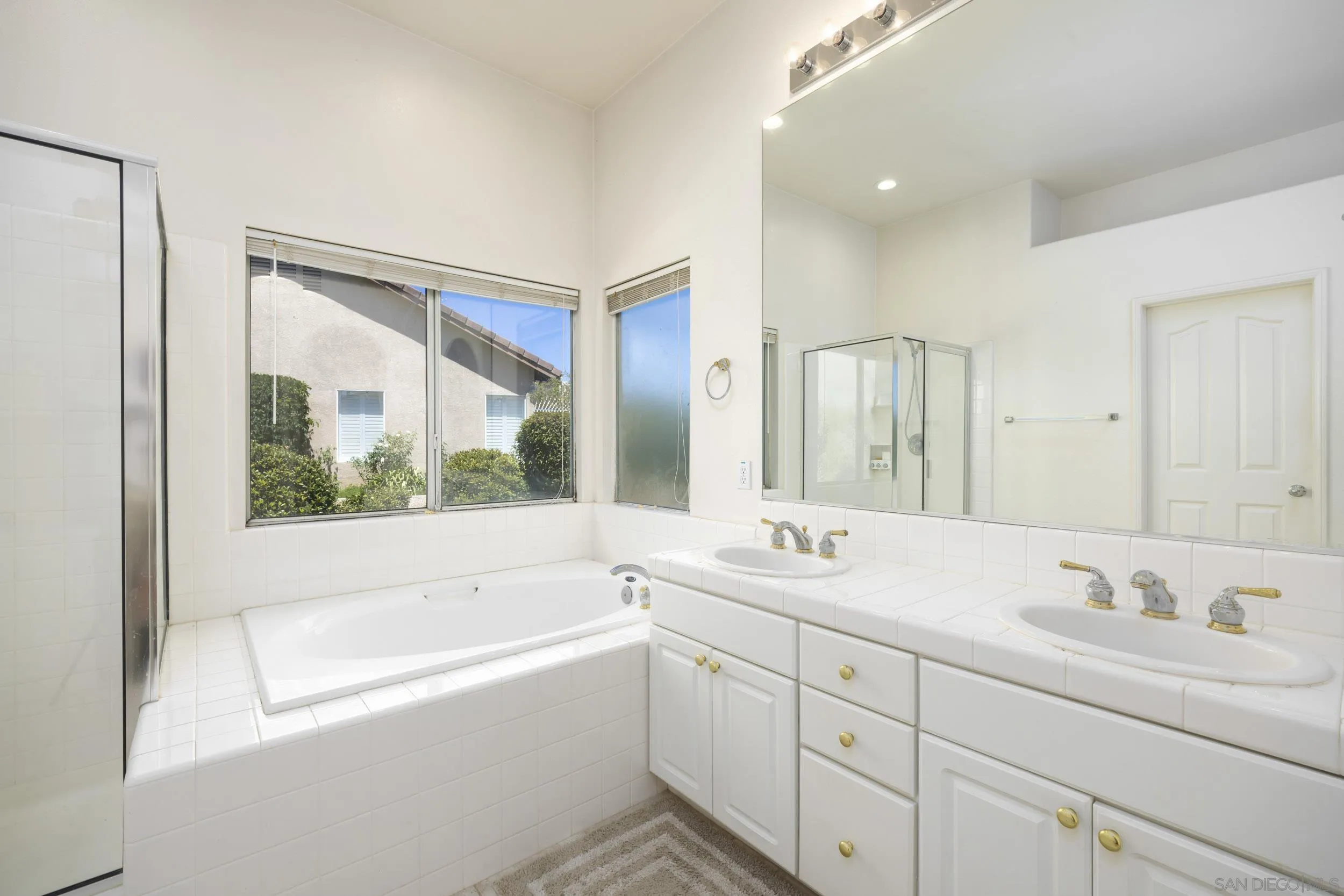 https://cdn.realtyfeed.com/cdn/127/260020001/5d83e0e720998f7d6c95675946d9f7db.webp