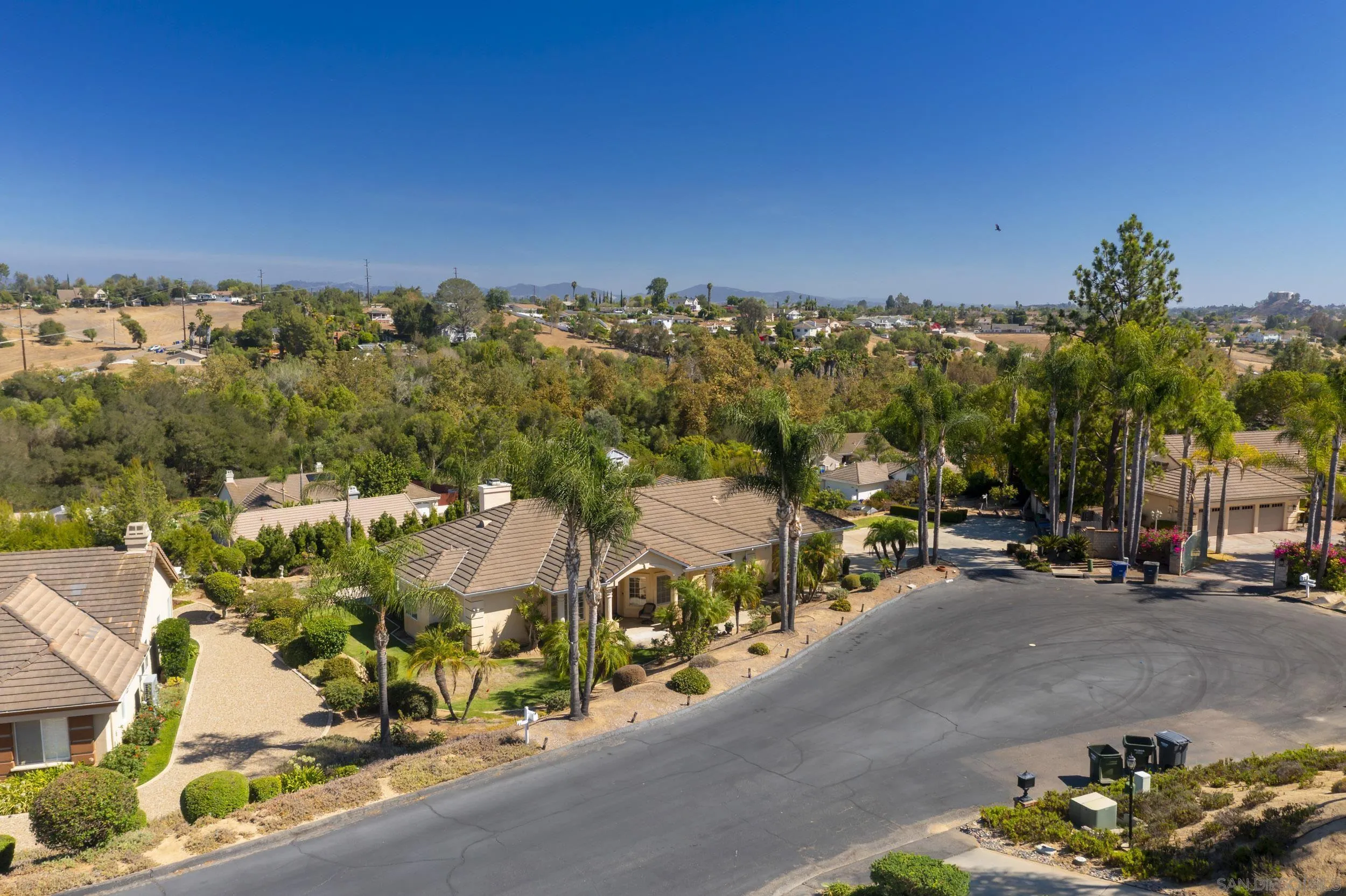 https://cdn.realtyfeed.com/cdn/127/260020001/8ff7752909258cb185211c4229359bdc.webp