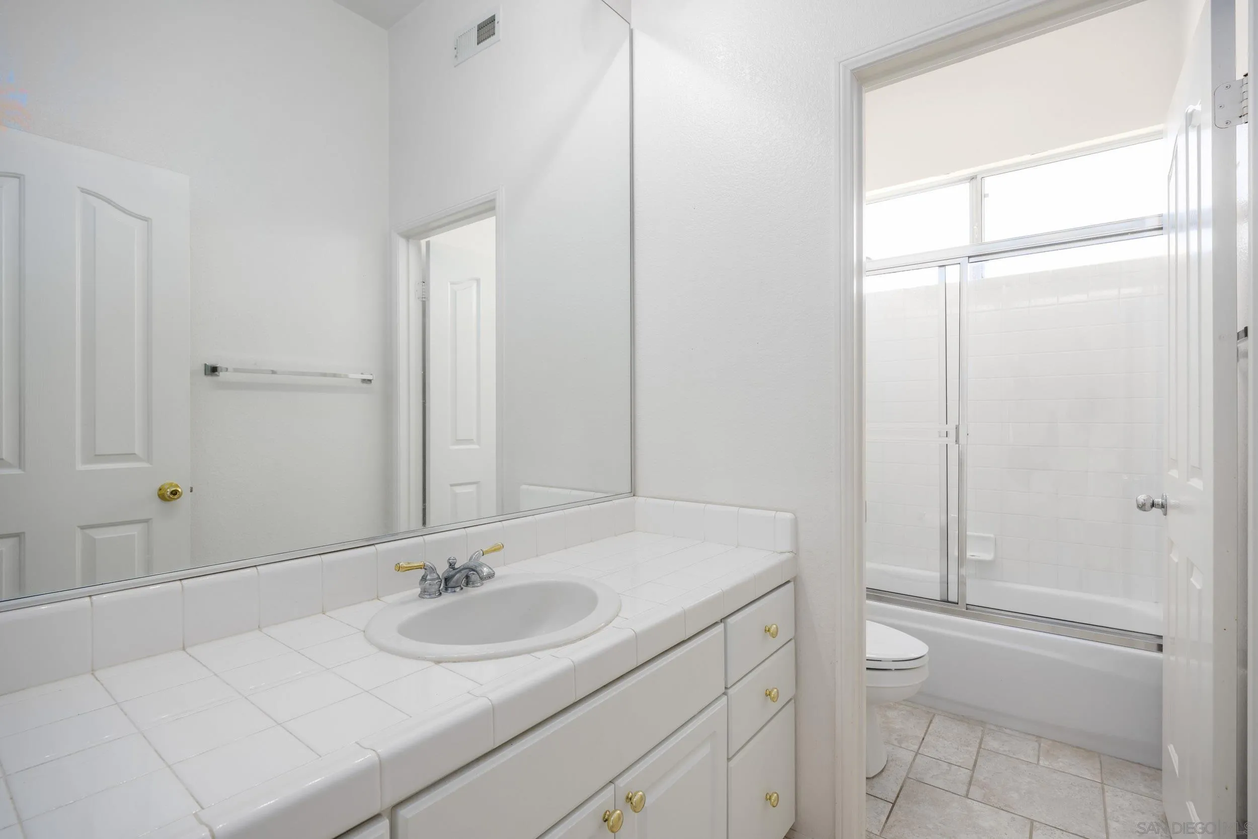 https://cdn.realtyfeed.com/cdn/127/260020001/9b588bf4ca8031e8f64ca9a92694ed57.webp