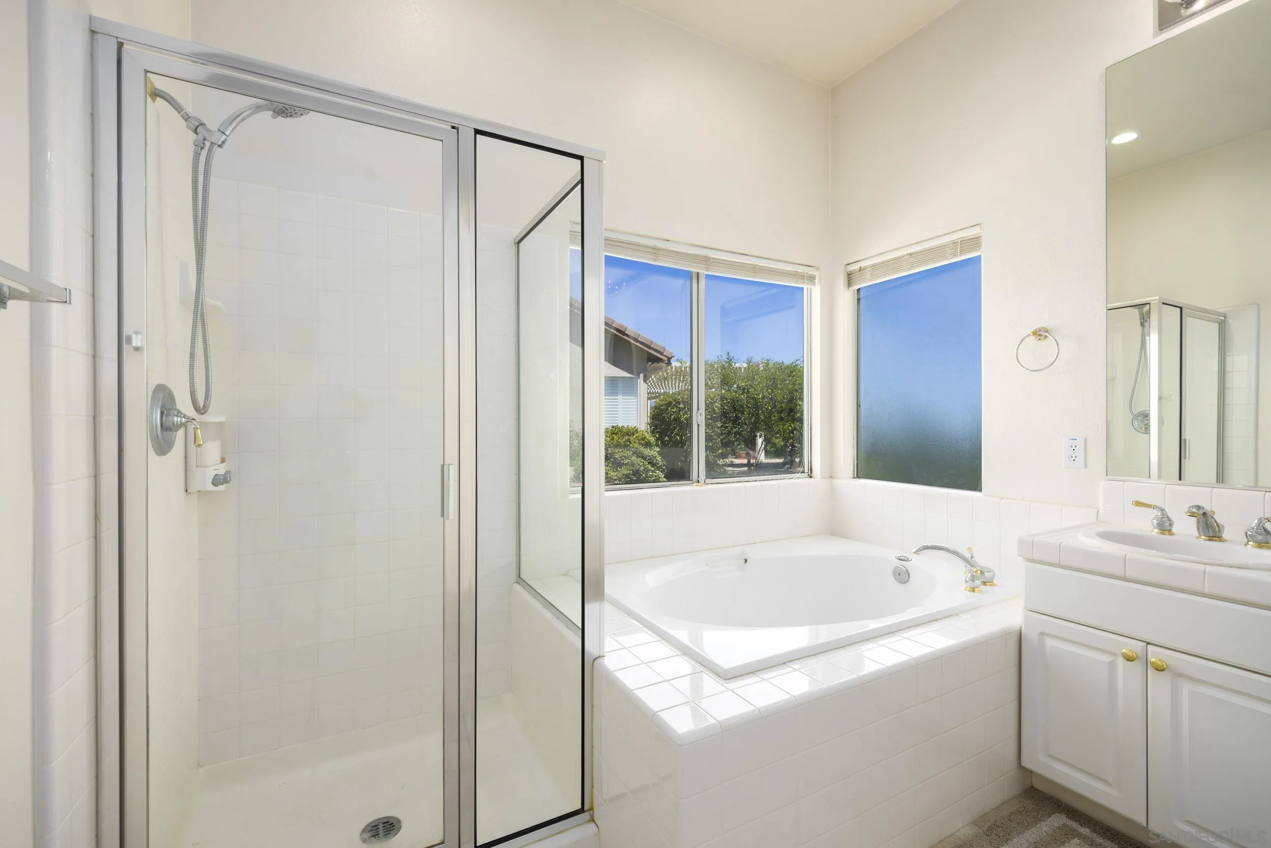 https://cdn.realtyfeed.com/cdn/127/260020001/a2b1363bfec8a8d2bbdf52100995d738.webp