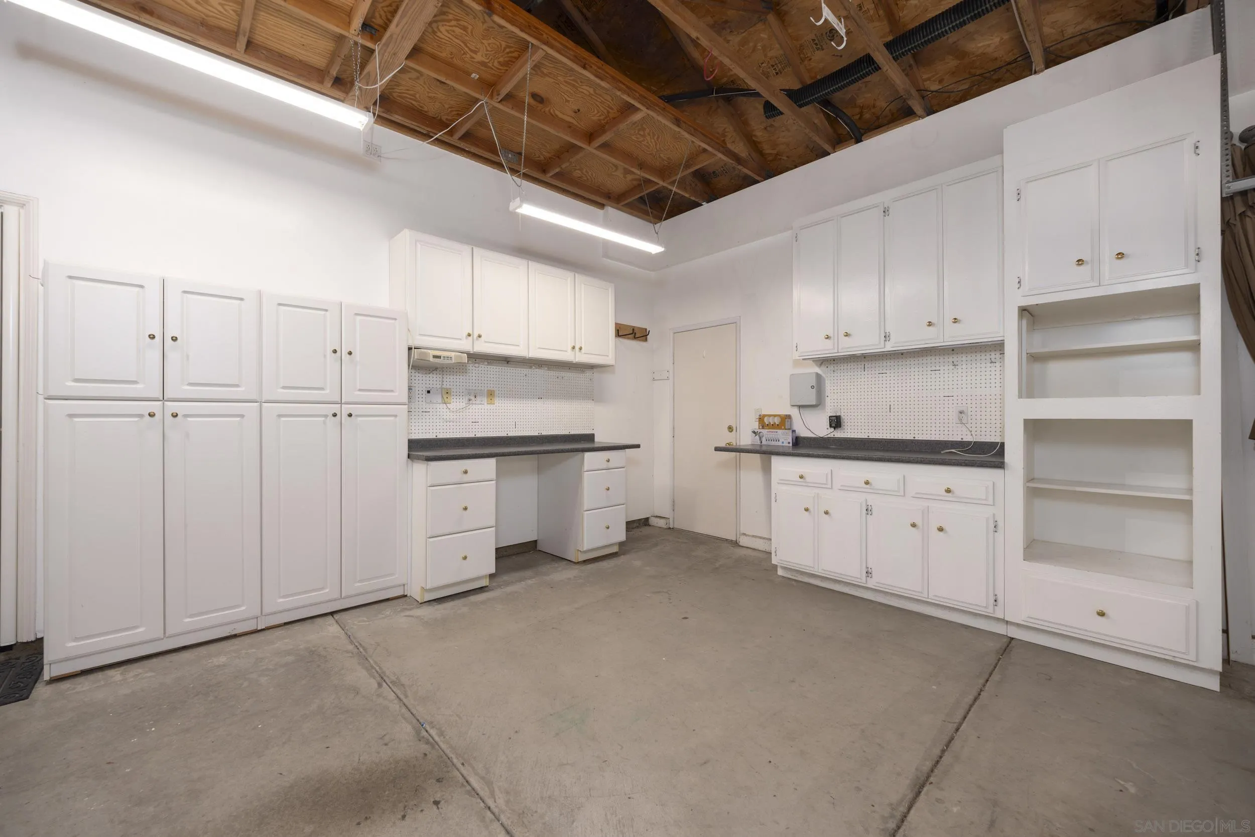 https://cdn.realtyfeed.com/cdn/127/260020001/a8bfa10b862af538082d82714cca898a.webp
