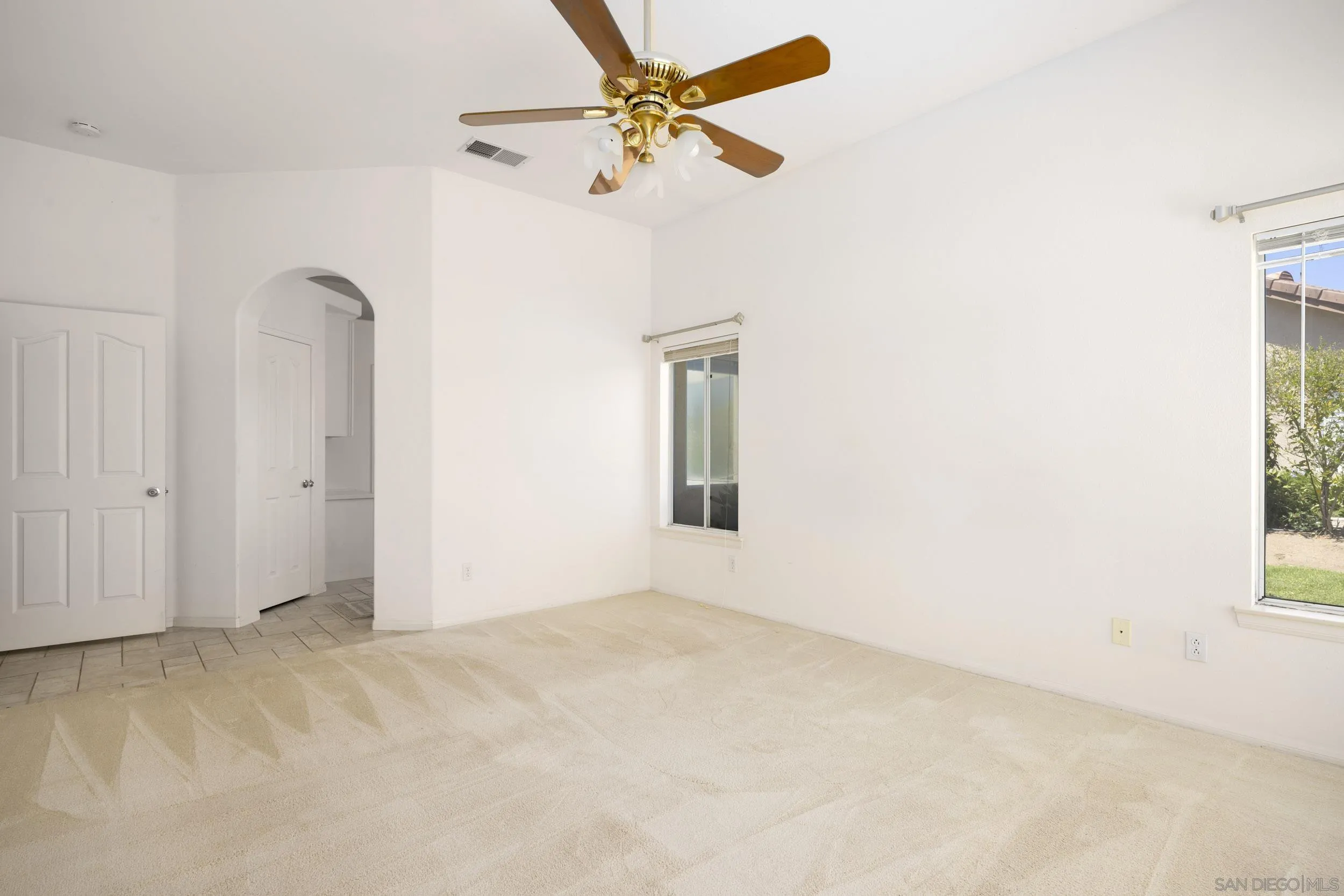https://cdn.realtyfeed.com/cdn/127/260020001/e78eddbd29783351daaa4db7b1ea16c1.webp