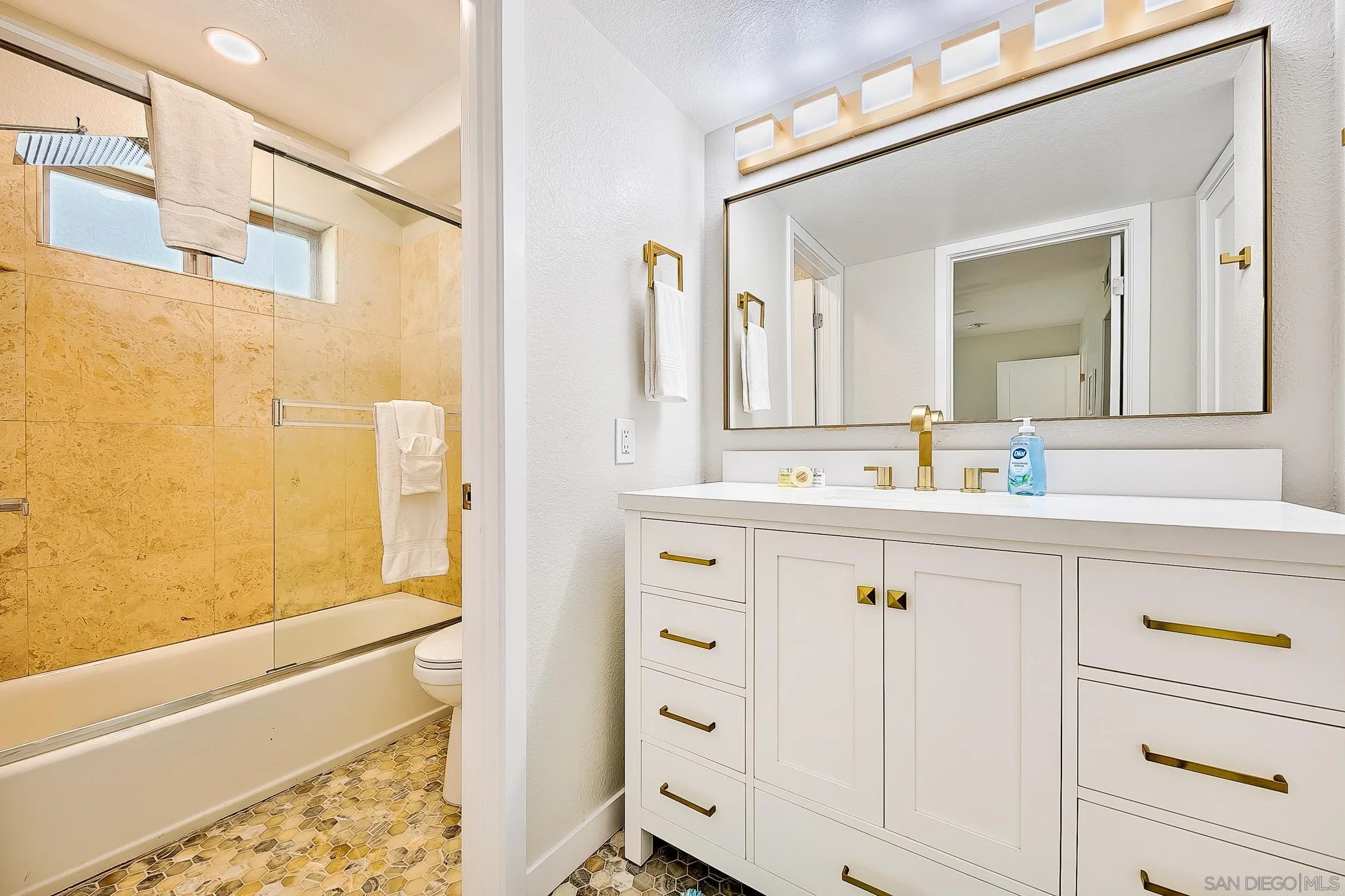 https://cdn.realtyfeed.com/cdn/127/260020004/07c0325e7281bdc5ef1db05dffdcca52.webp
