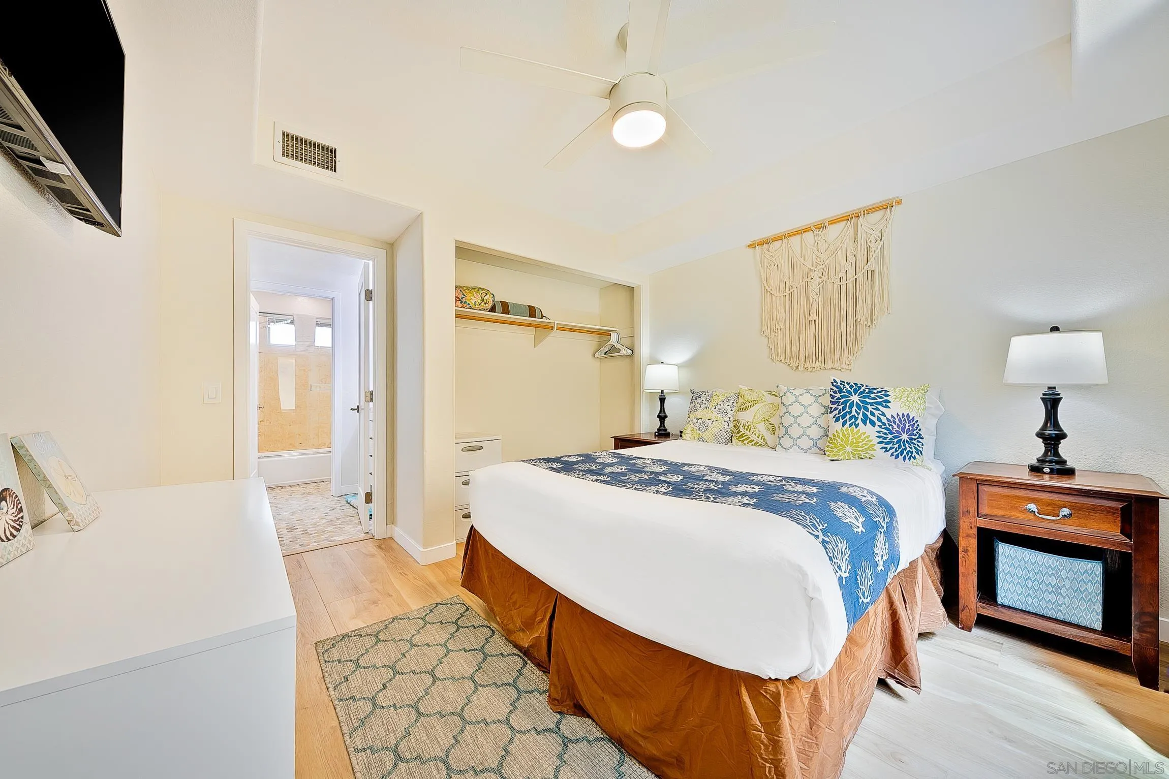 https://cdn.realtyfeed.com/cdn/127/260020004/8e425de55ac1b87d9c9acba7e91c5d5e.webp