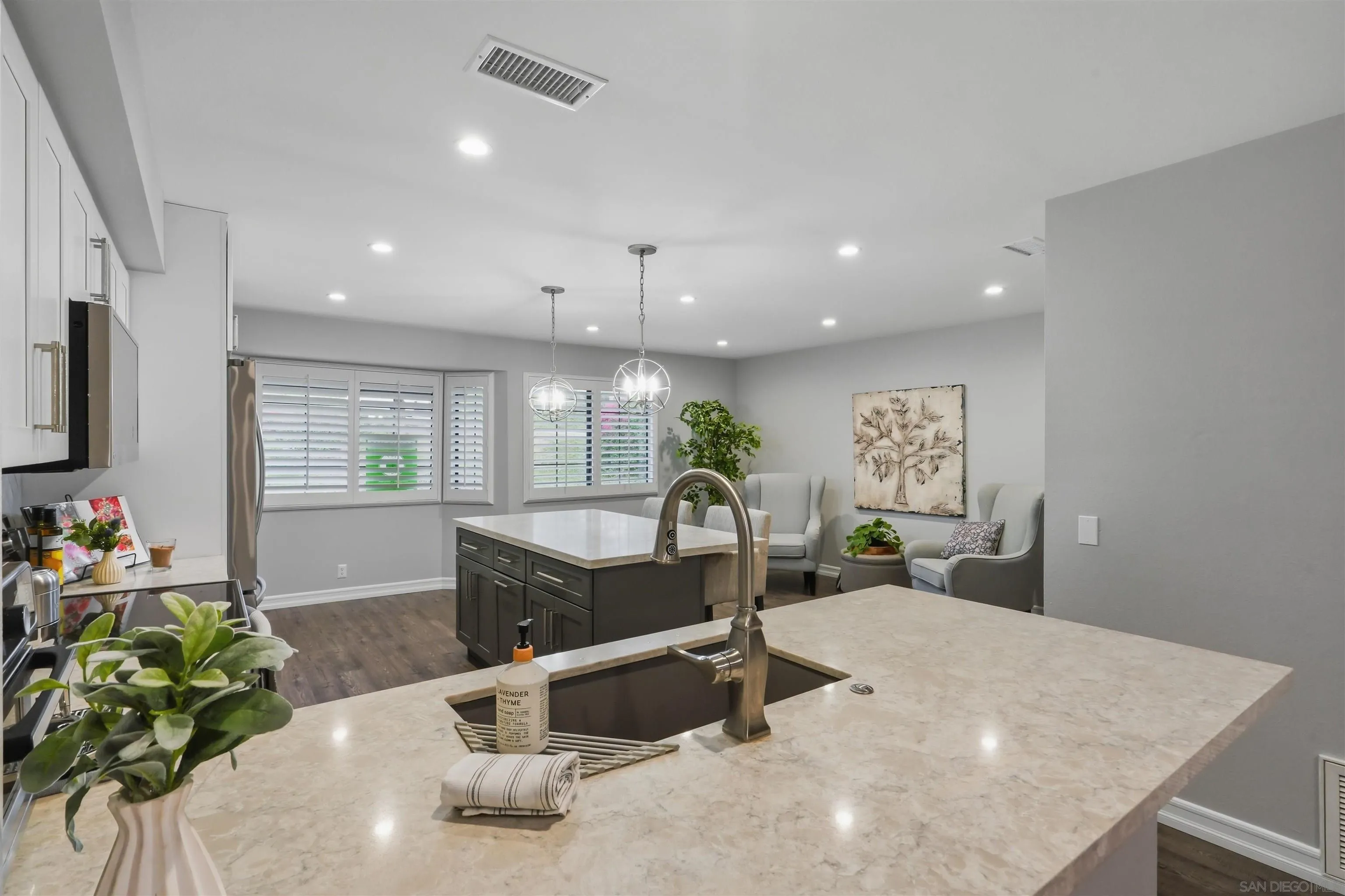 https://cdn.realtyfeed.com/cdn/127/260020010/1f22a848c15d5c7446655ca5cd7510c1.webp