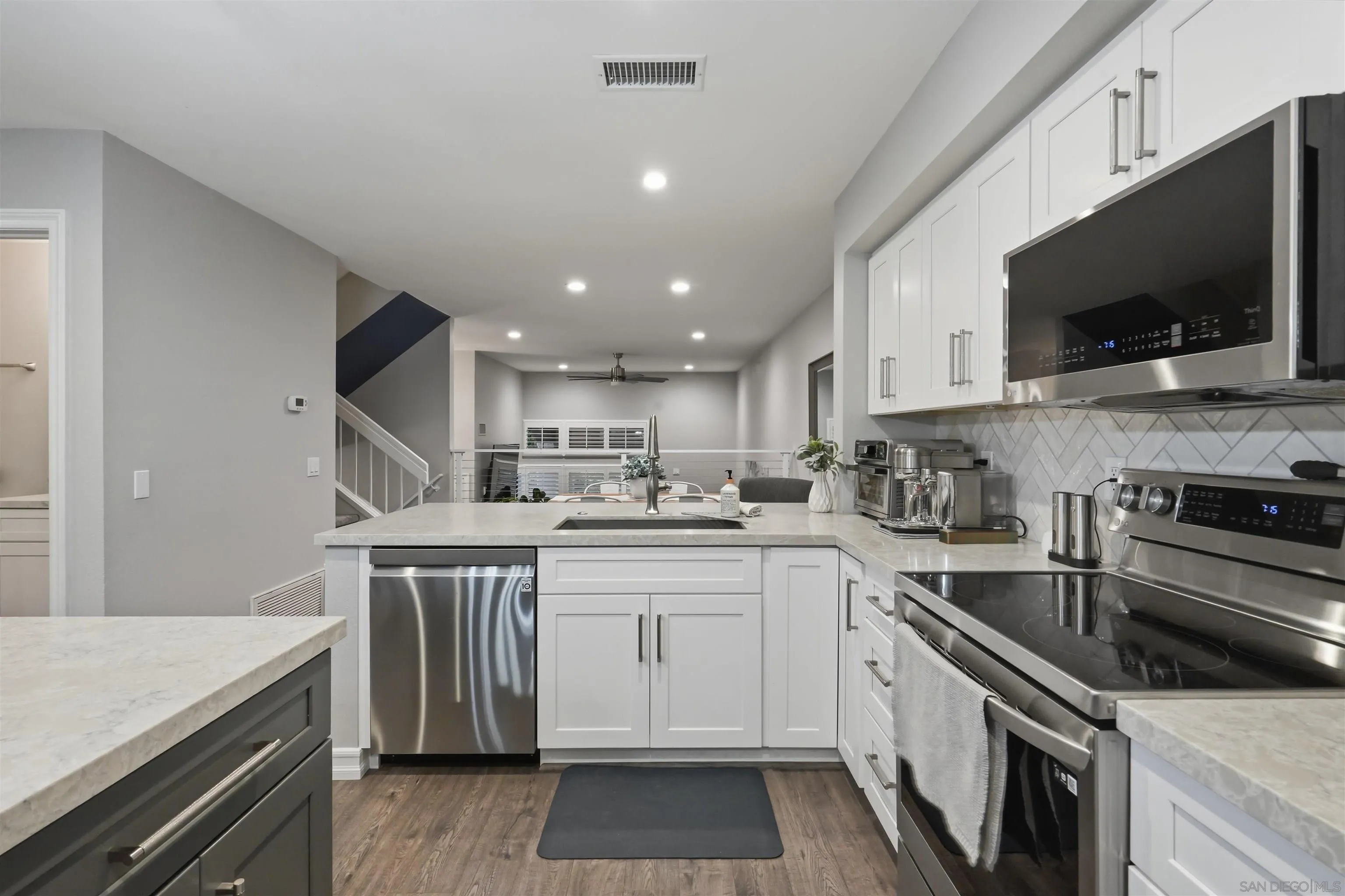 https://cdn.realtyfeed.com/cdn/127/260020010/8d1096a02848e4d6f34dd4e5ee396660.webp