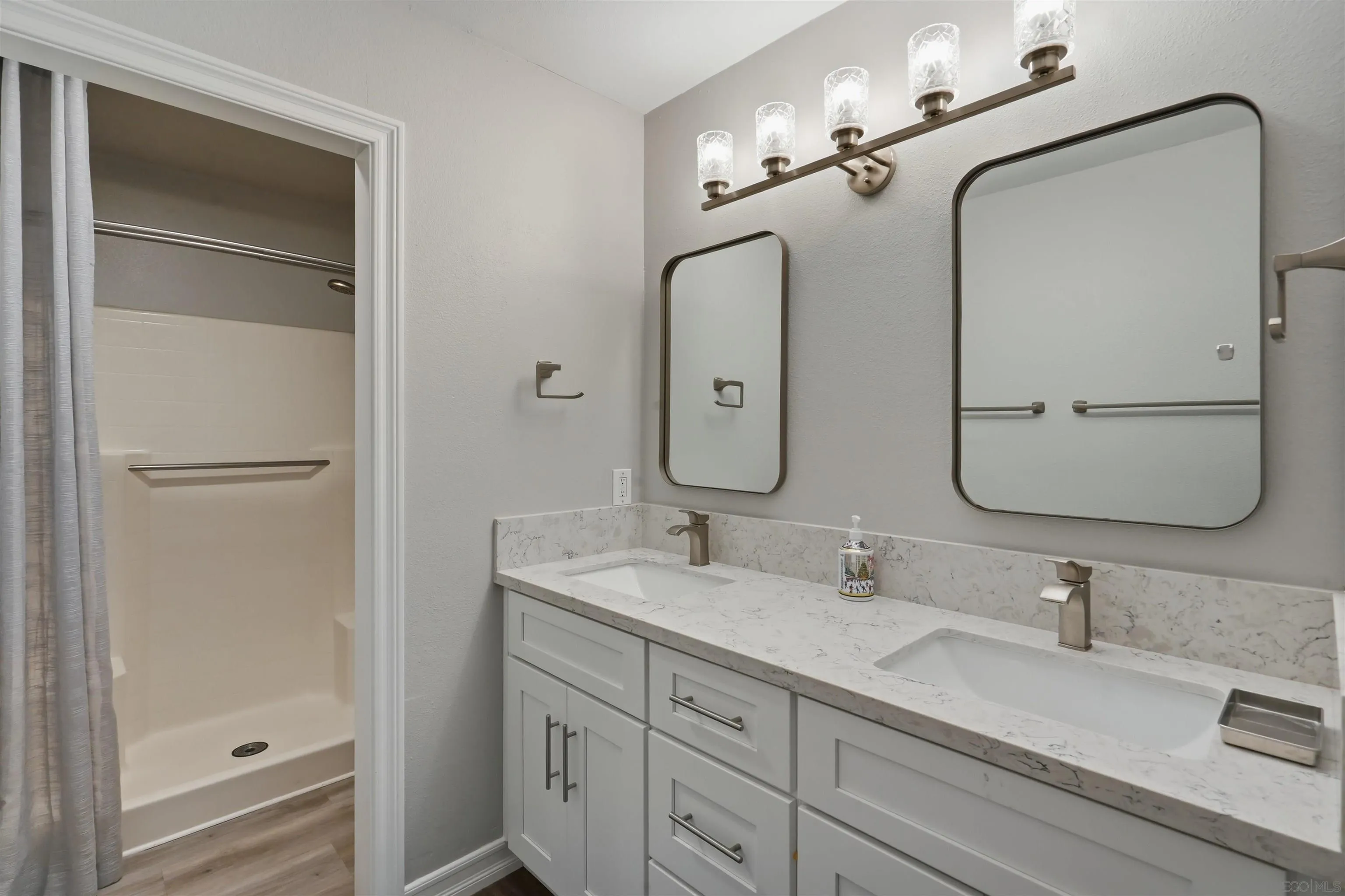 https://cdn.realtyfeed.com/cdn/127/260020010/d4eafdcda32fd51bbabd086102f975e1.webp