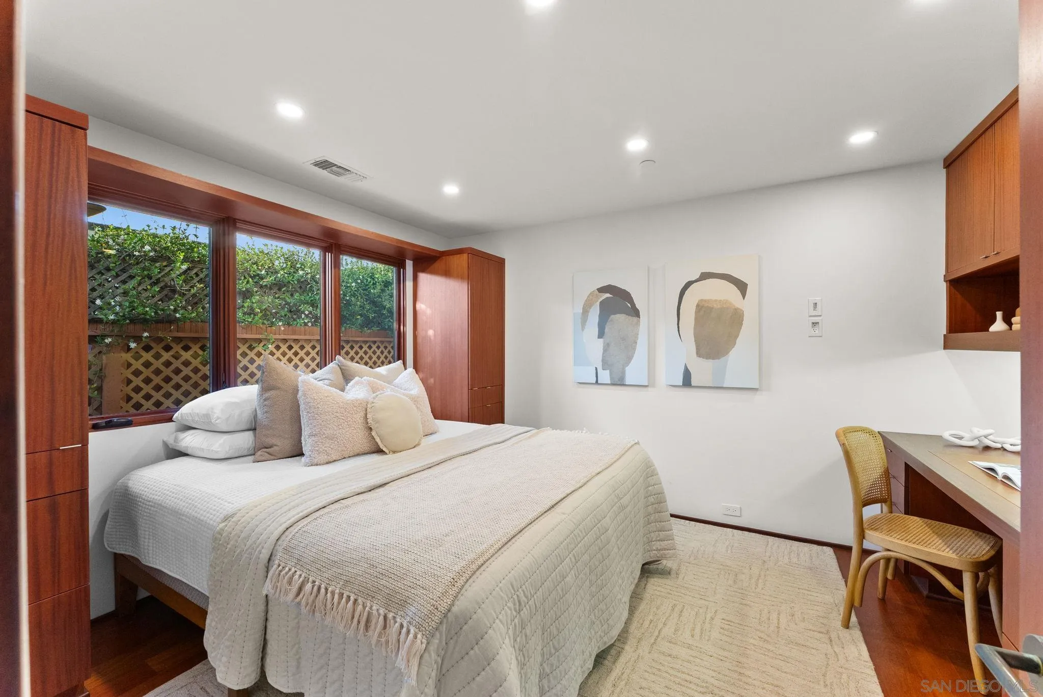 https://cdn.realtyfeed.com/cdn/127/260020015/3d839ed15b3c7a8d407c17161a0b8e03.webp