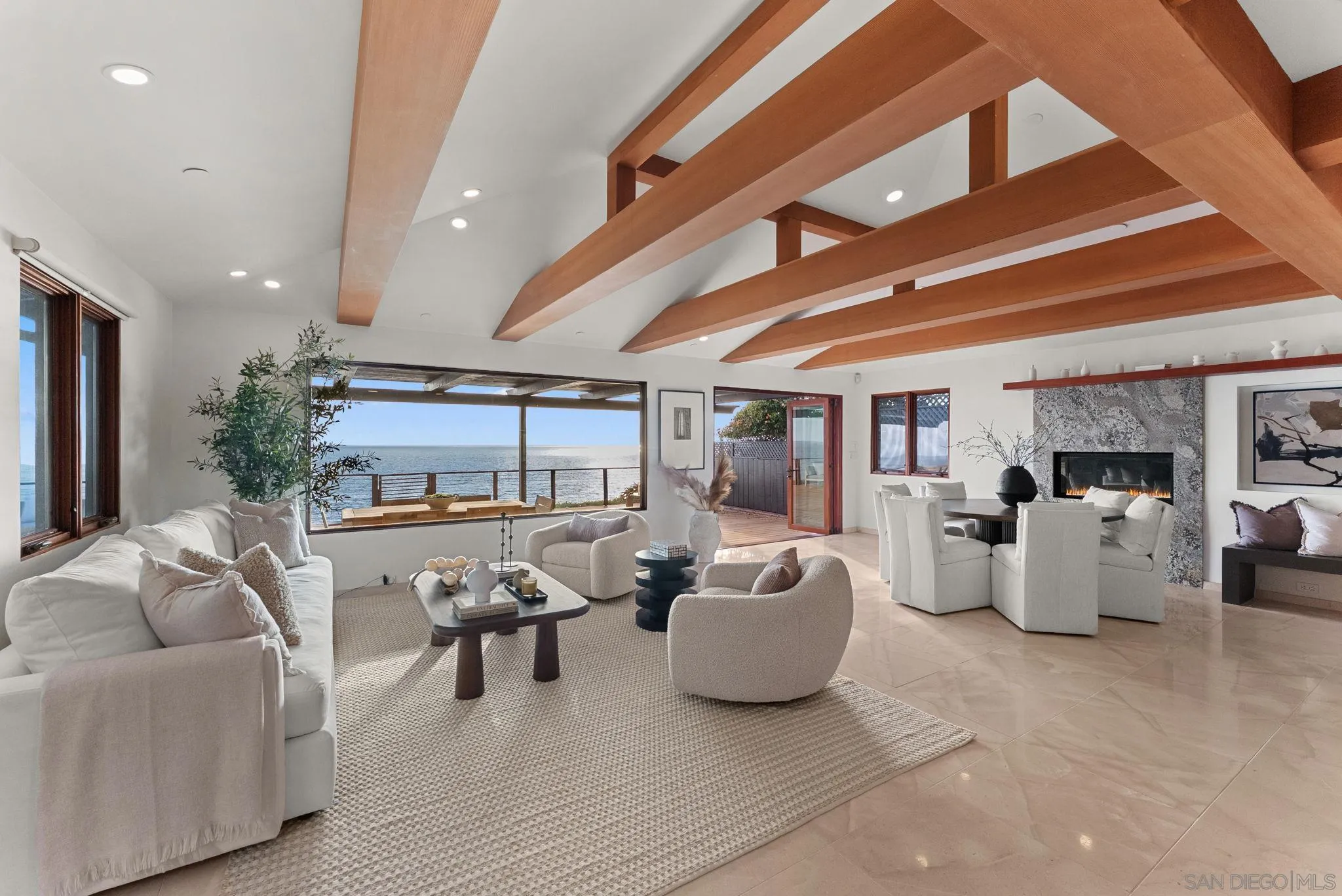 https://cdn.realtyfeed.com/cdn/127/260020015/5eb2c2c3c1454431dc1adb52cb2a788c.webp