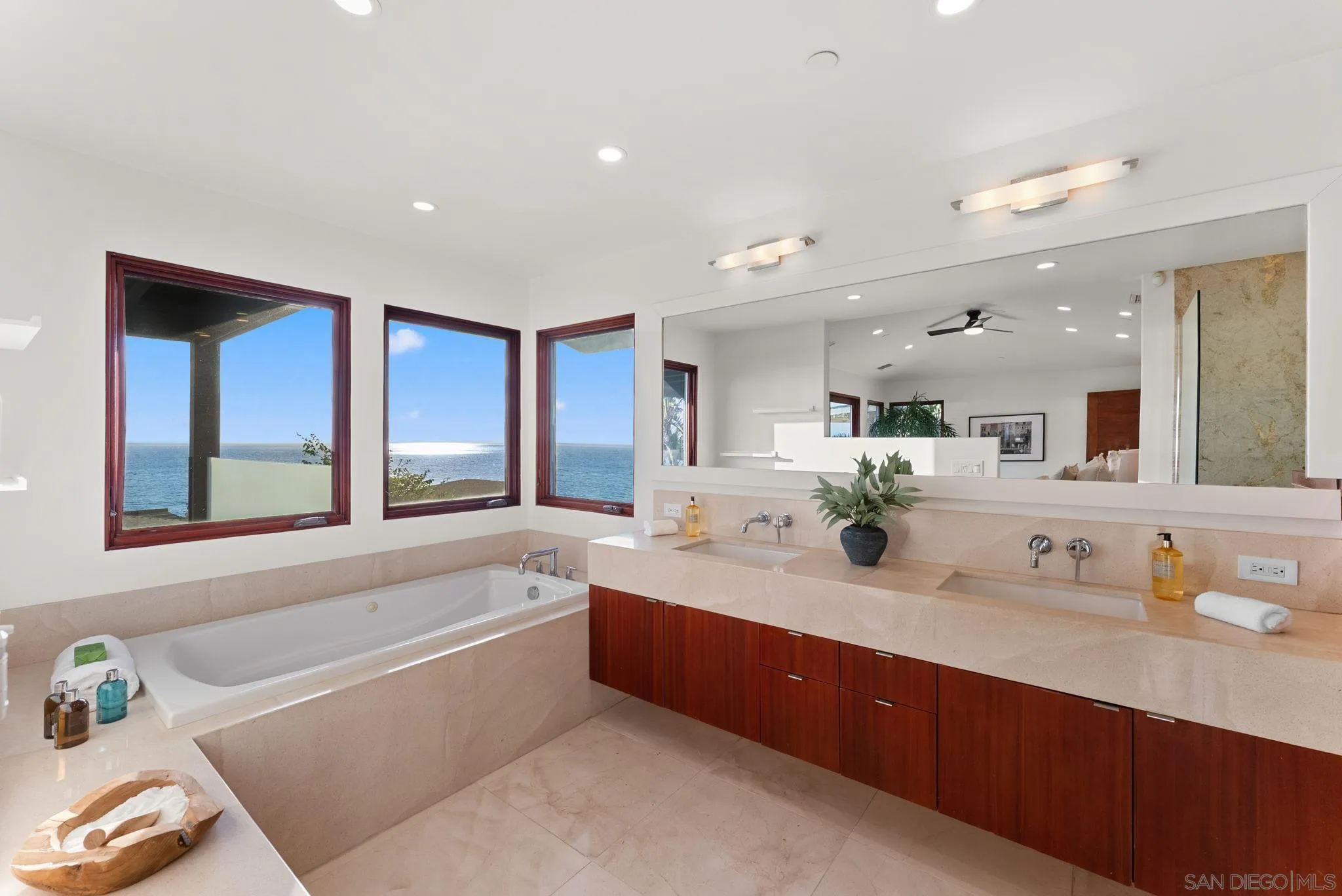 https://cdn.realtyfeed.com/cdn/127/260020015/7d128e39fc11e5c360613aec419a0c6d.webp