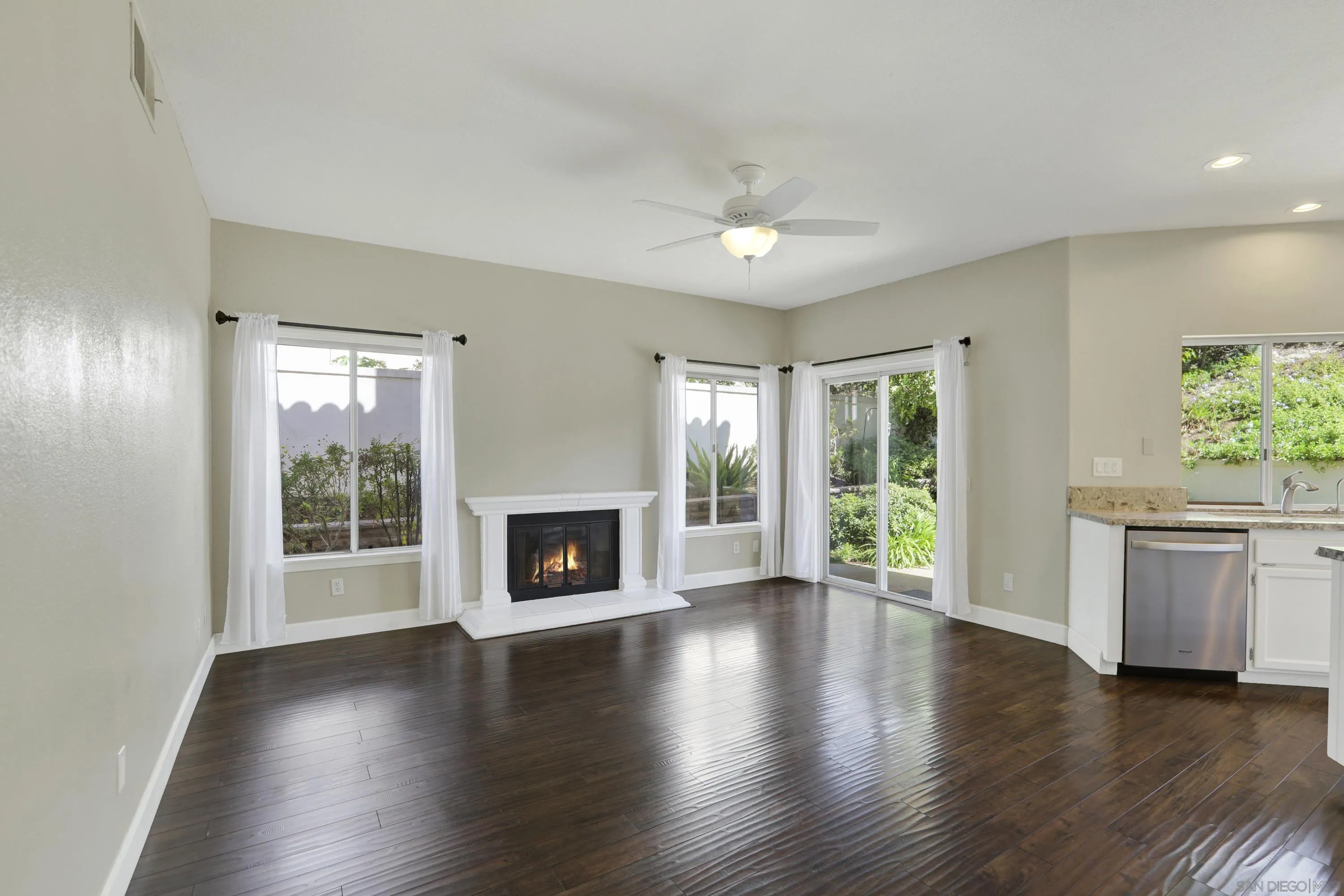https://cdn.realtyfeed.com/cdn/127/260020018/5bdfe43ffcf89df9c3591f4f2c69c7ed.webp