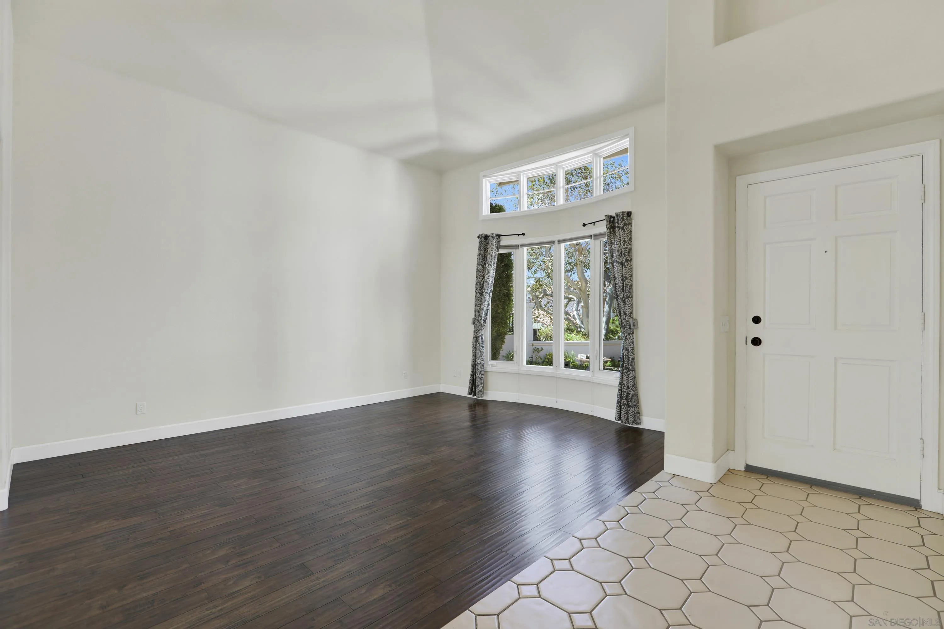 https://cdn.realtyfeed.com/cdn/127/260020018/811c81b6844c421c8076c2563022288f.webp