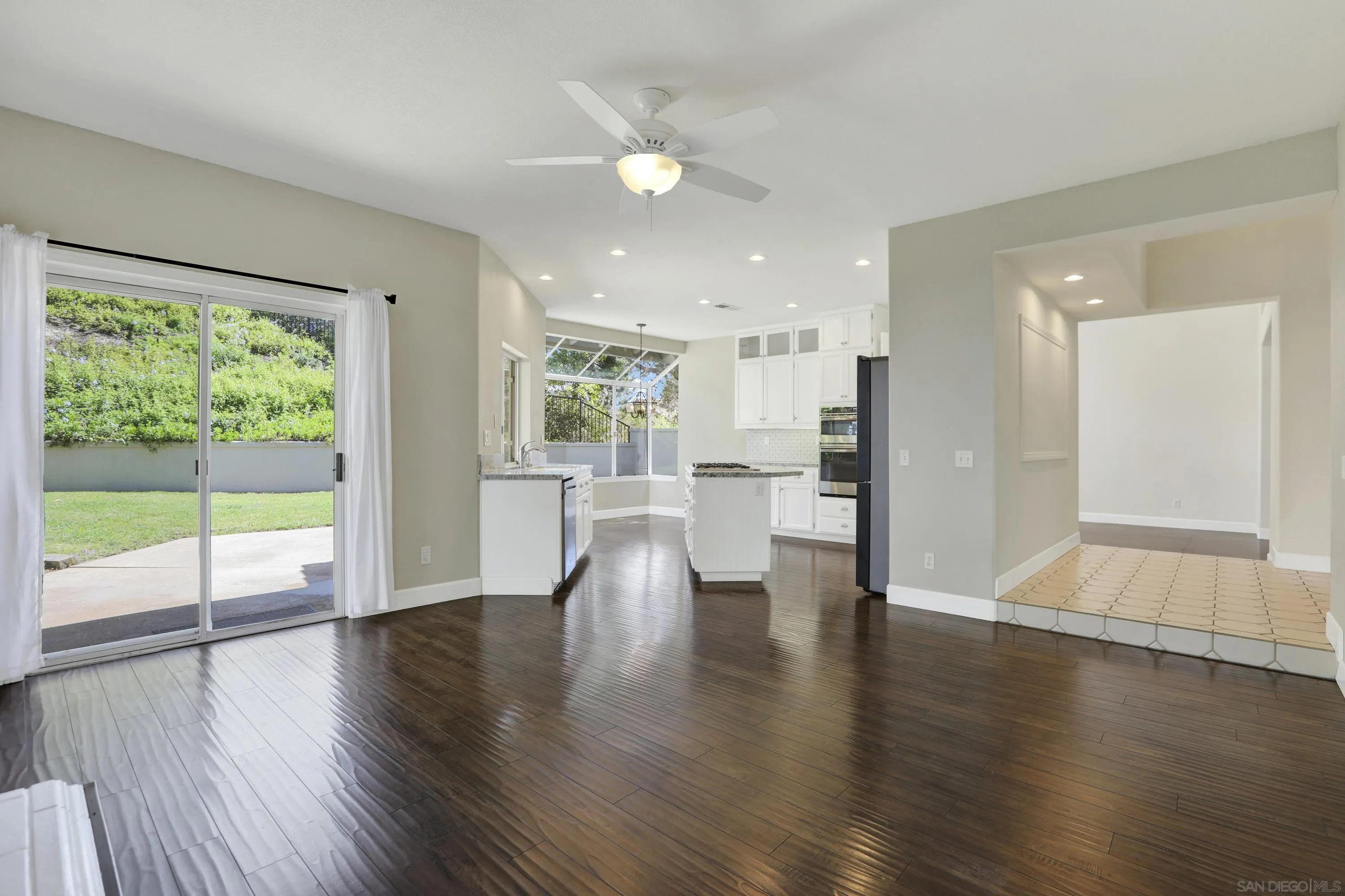https://cdn.realtyfeed.com/cdn/127/260020018/dce5ea48af0d8a57cfd57c07ef5d2554.webp