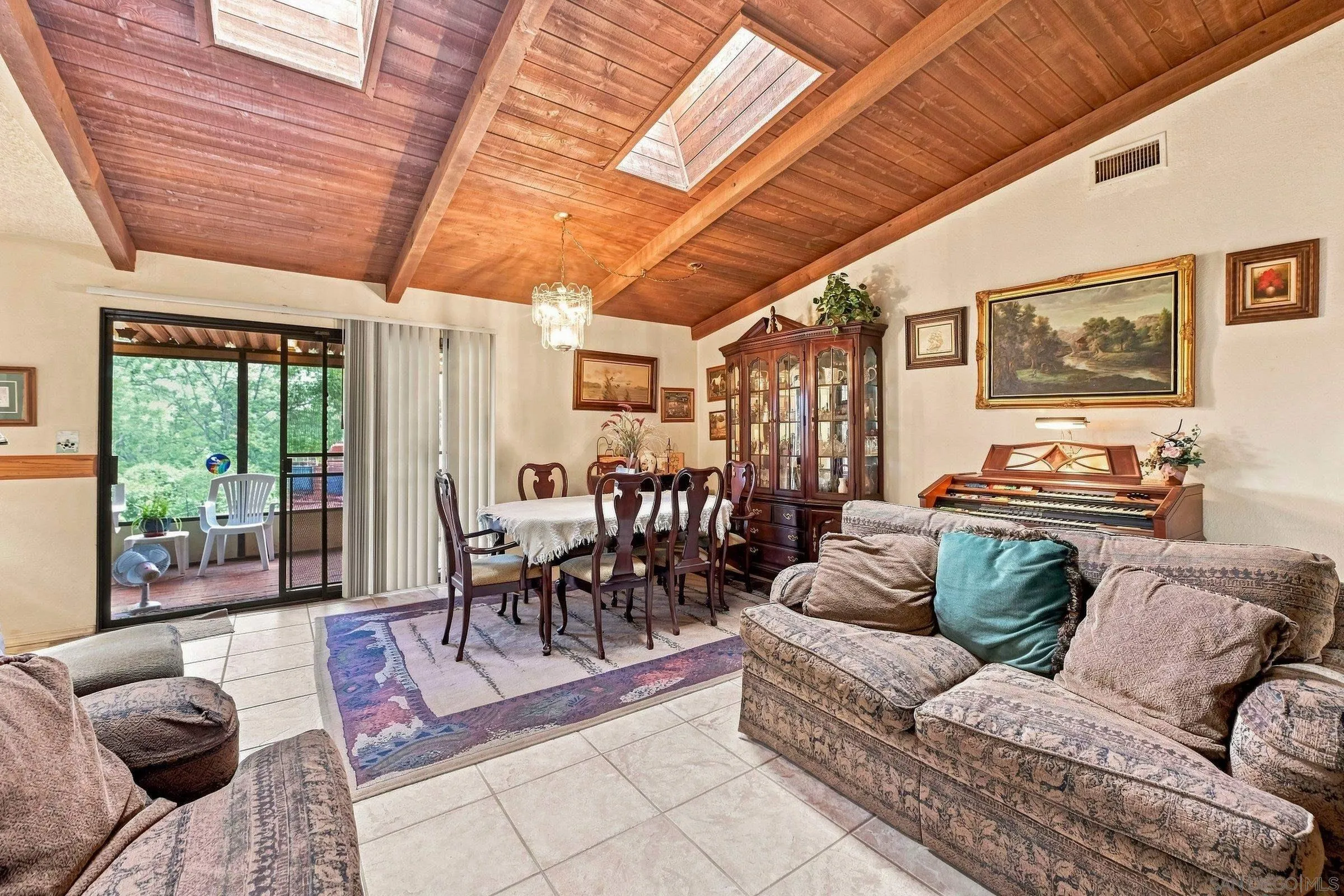 https://cdn.realtyfeed.com/cdn/127/260020020/774061ed85cd99140e621d9d155c3bd1.webp