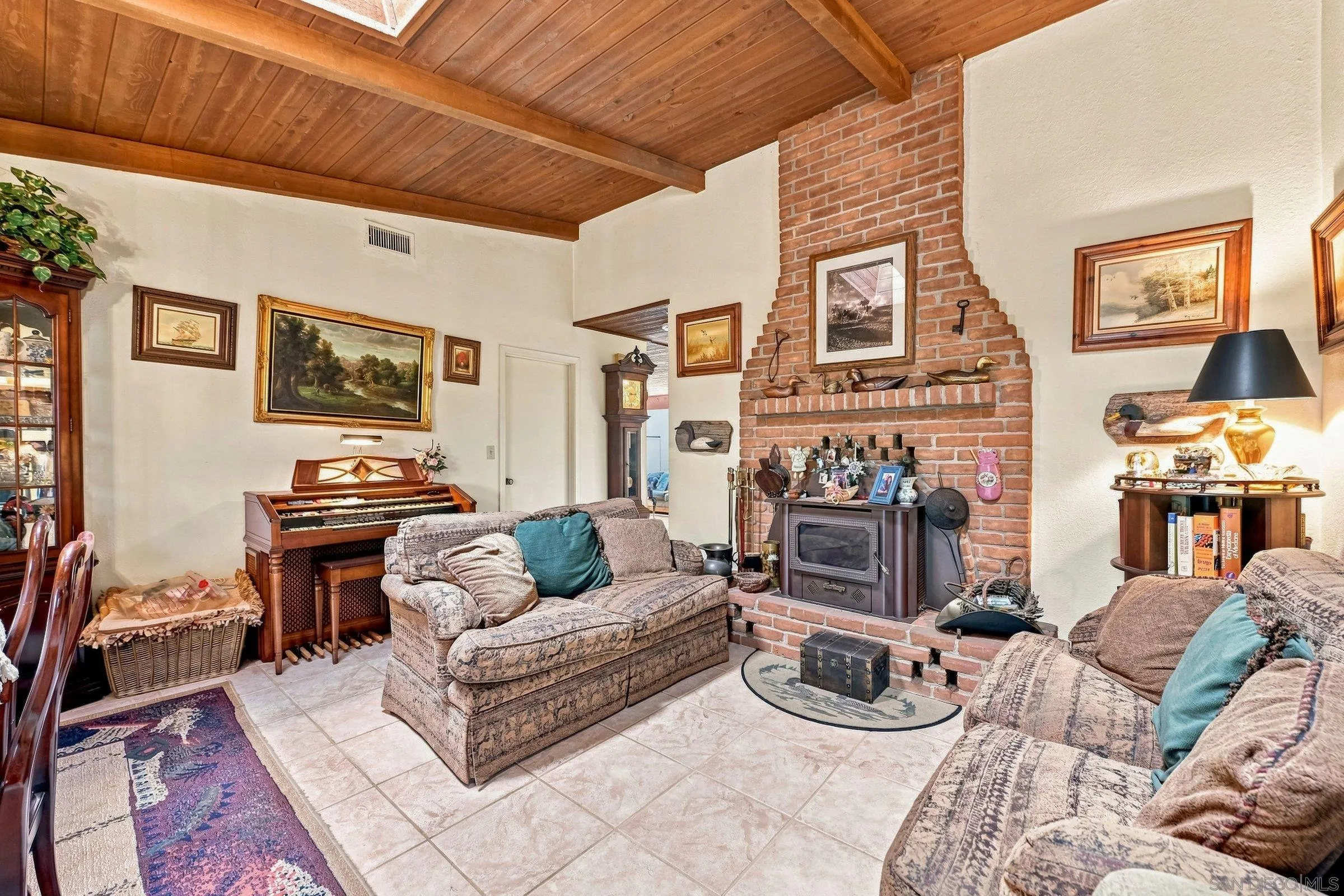 https://cdn.realtyfeed.com/cdn/127/260020020/890a091e48317807972c60250fb63424.webp