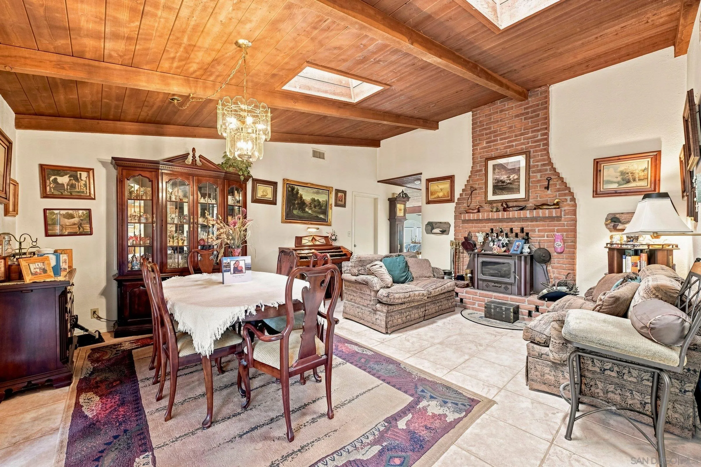 https://cdn.realtyfeed.com/cdn/127/260020020/8b0e41023d658c77ba4dc32601dc2141.webp