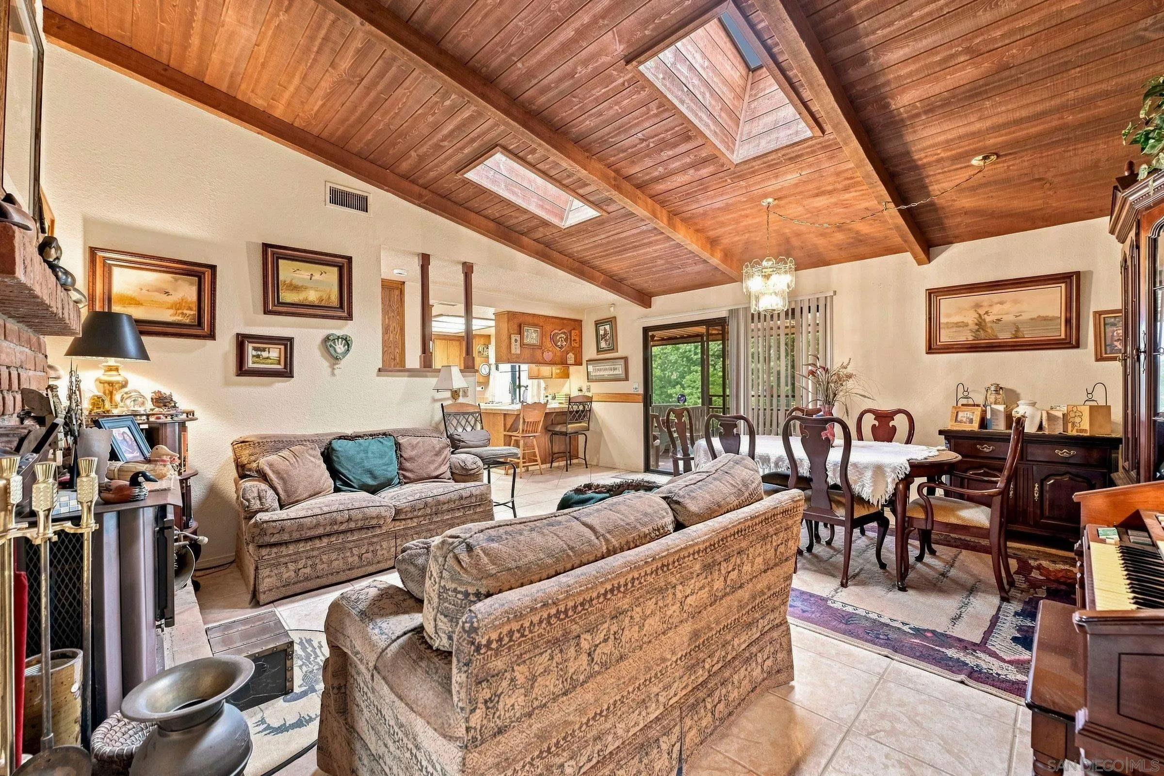 https://cdn.realtyfeed.com/cdn/127/260020020/ea7cb841bed0f0d9d34f3752f9026588.webp