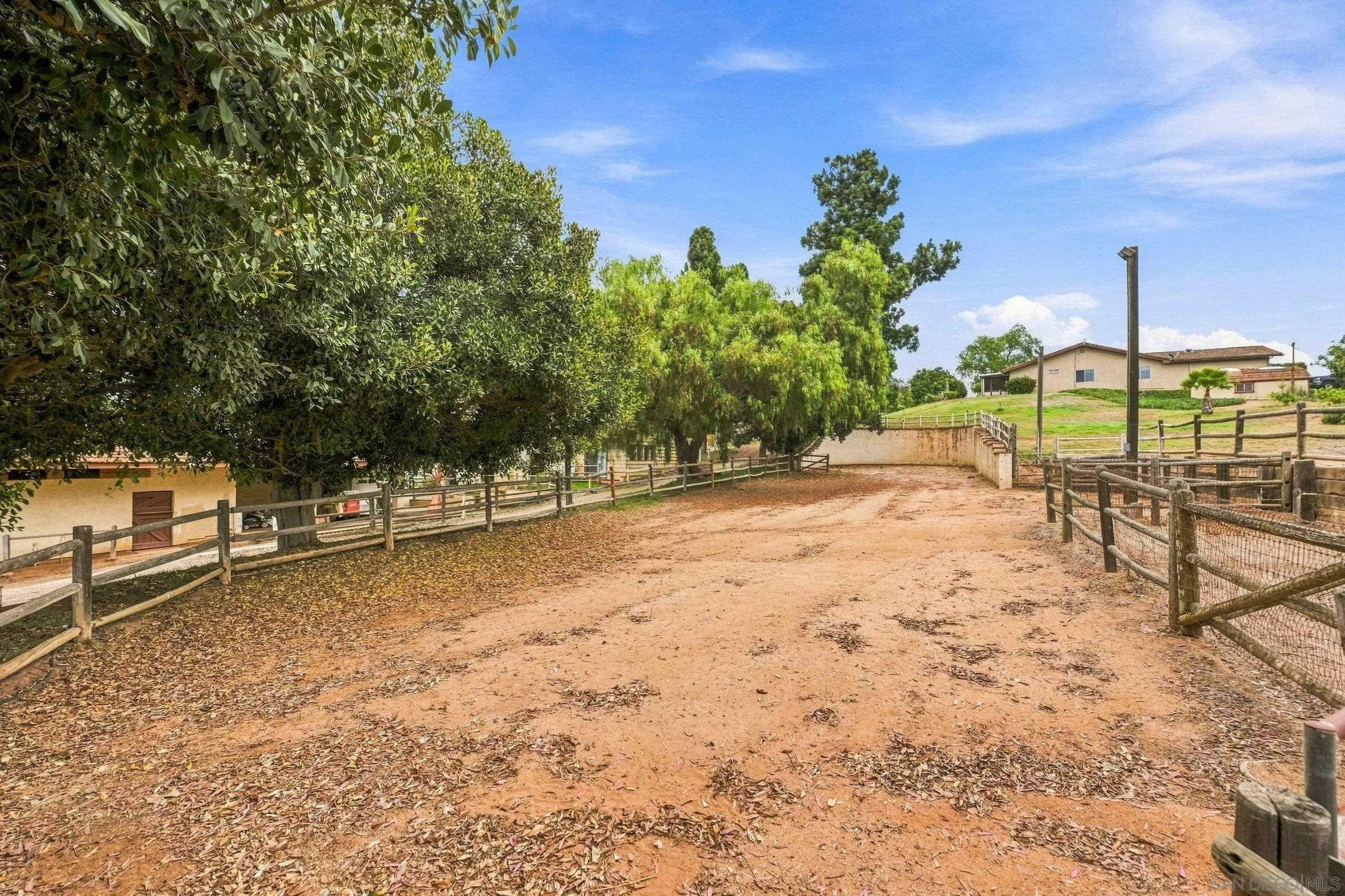 https://cdn.realtyfeed.com/cdn/127/260020020/f8fbfda23504d3251444234216f4a67f.webp