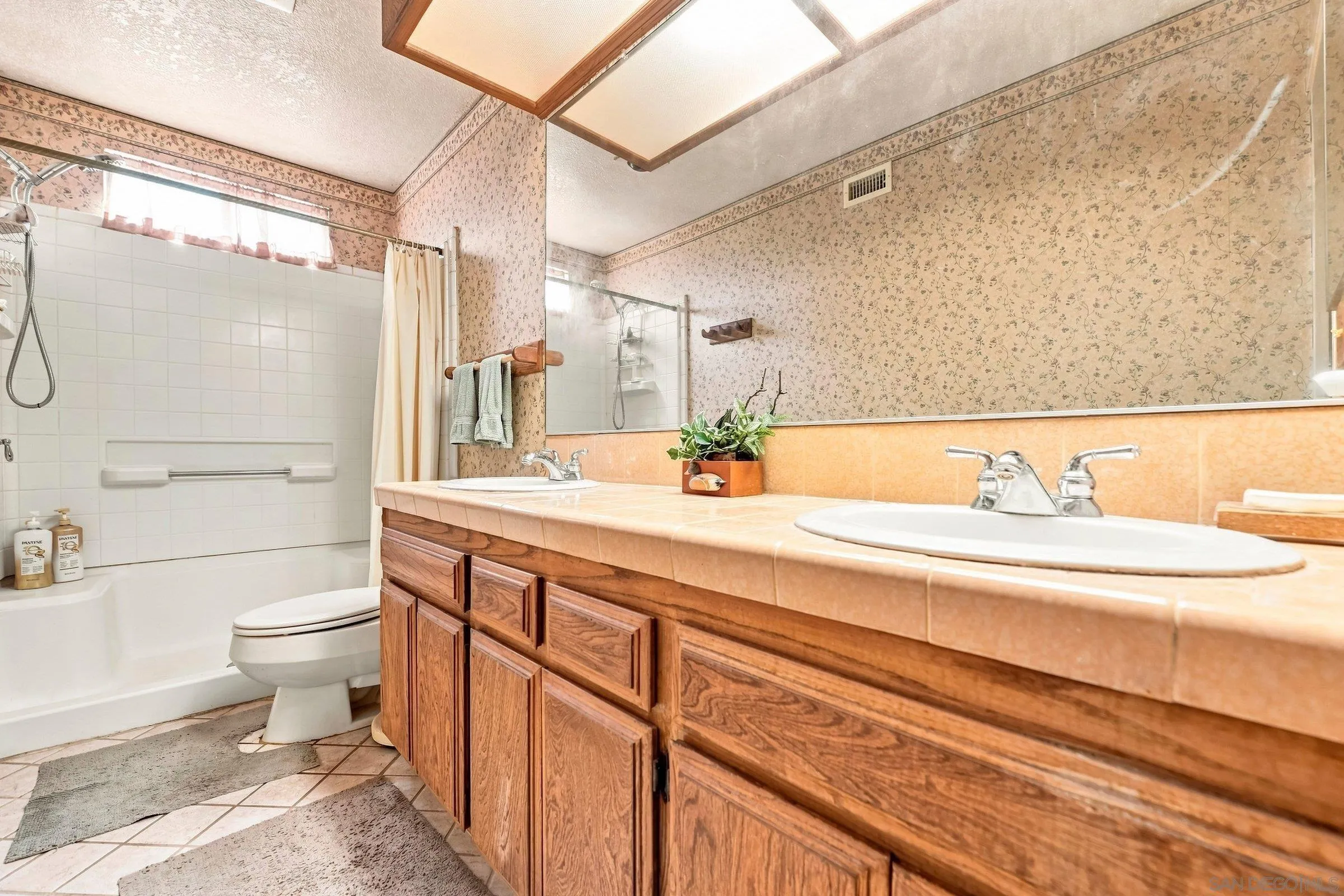 https://cdn.realtyfeed.com/cdn/127/260020020/fe34a1ce048a1456938e9827d73df736.webp