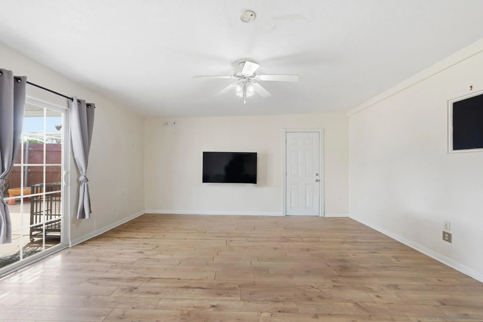 https://cdn.realtyfeed.com/cdn/127/260020022/bdfdfba1caf619b04039e33f48201180.webp