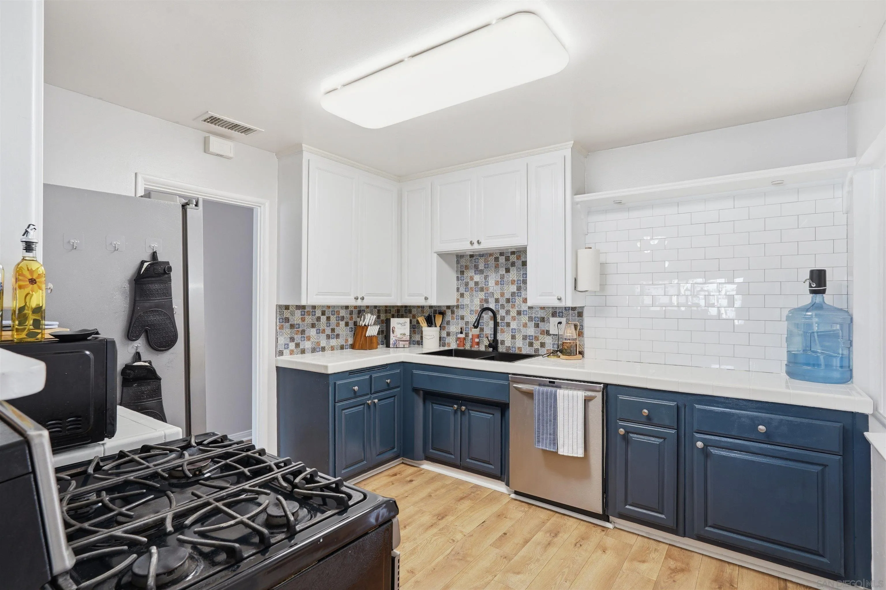 https://cdn.realtyfeed.com/cdn/127/260020022/efb9346b6b02da9f1dffa60618cb5309.webp