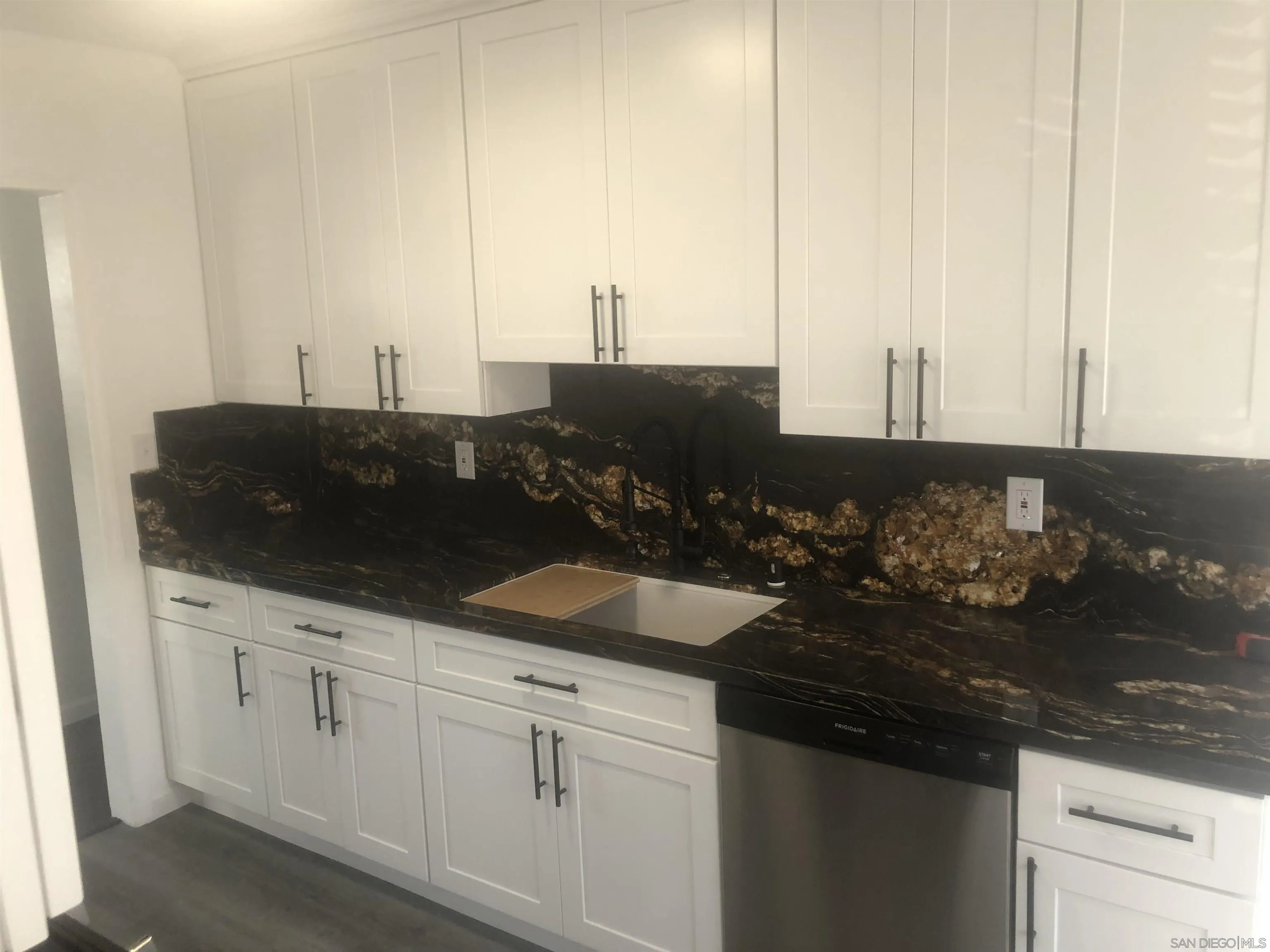 https://cdn.realtyfeed.com/cdn/127/260020024/25fefe0c5610cc14948700d3512141d2.webp