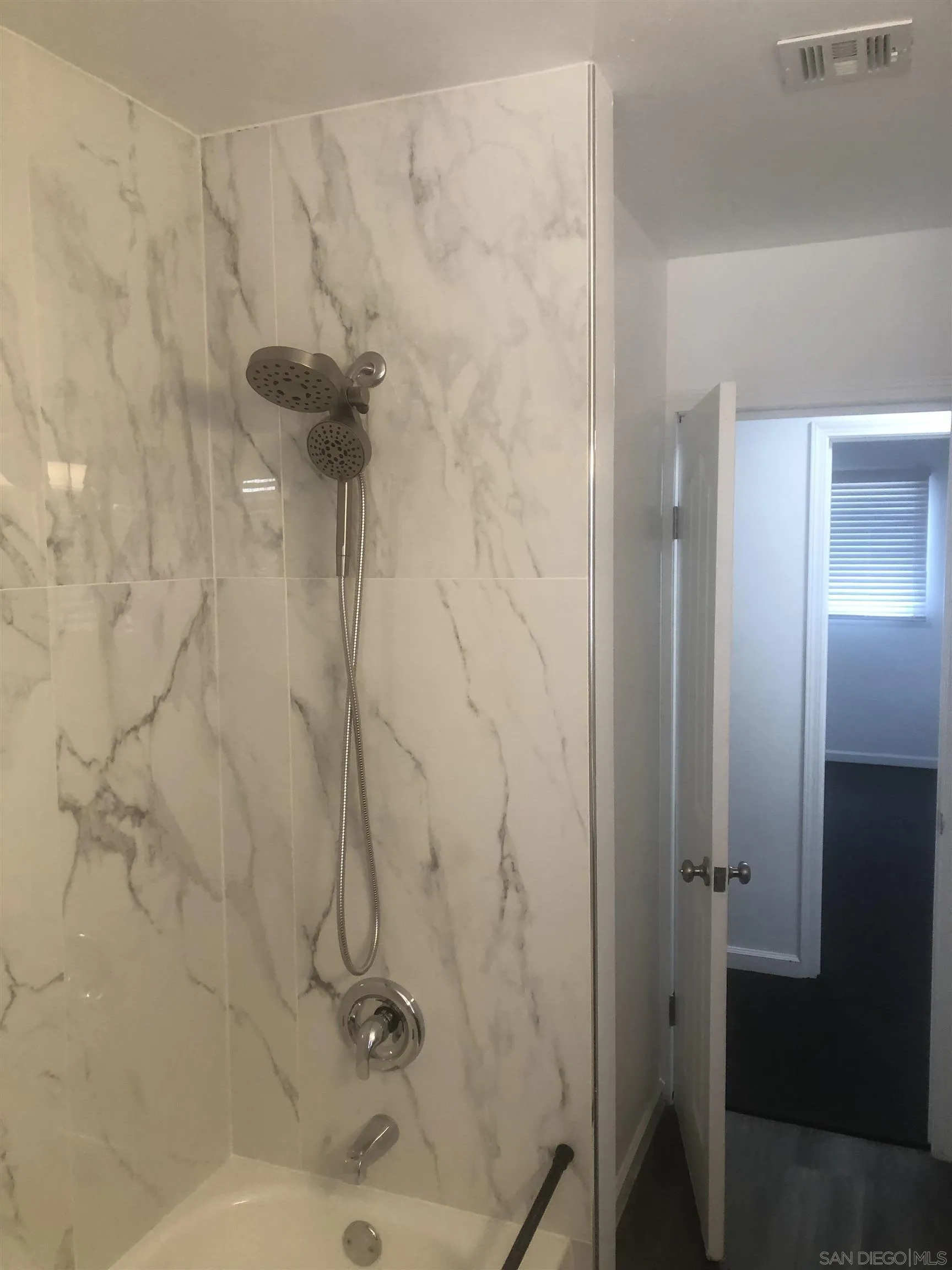 https://cdn.realtyfeed.com/cdn/127/260020024/5421da31f484c8e9e58a69304e6b5fa0.webp
