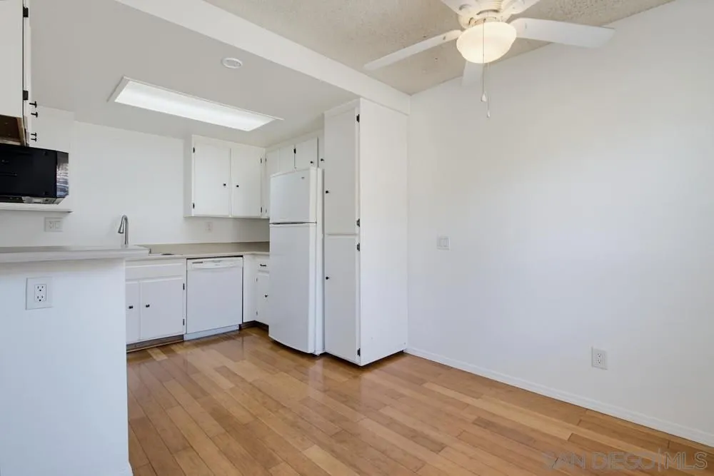 https://cdn.realtyfeed.com/cdn/127/260020025/991672f50a32d45b740cc277b2576c74.webp