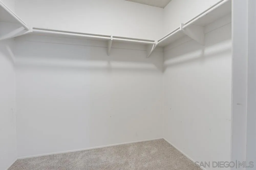 https://cdn.realtyfeed.com/cdn/127/260020025/e178281cf703331df222c9408e45ddb9.webp
