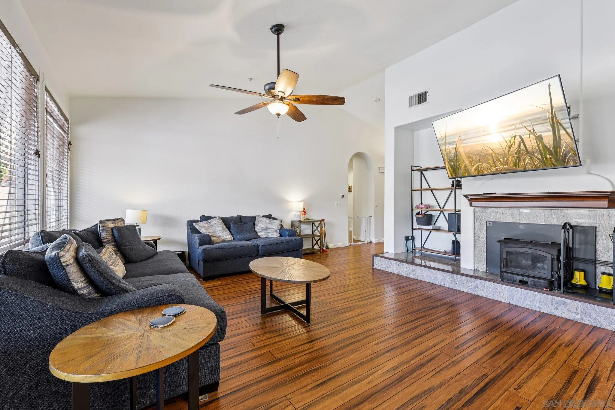 https://cdn.realtyfeed.com/cdn/127/260020029/1382cb9c84ee96e8b1e45c2916ab884e.webp