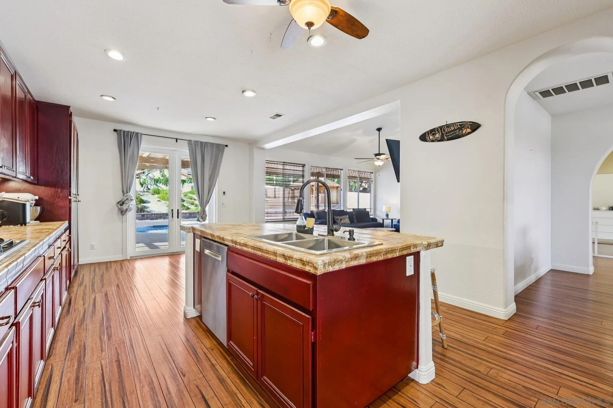 https://cdn.realtyfeed.com/cdn/127/260020029/5d2e7f1287511396c4b0d1bfa5a4dfe0.webp
