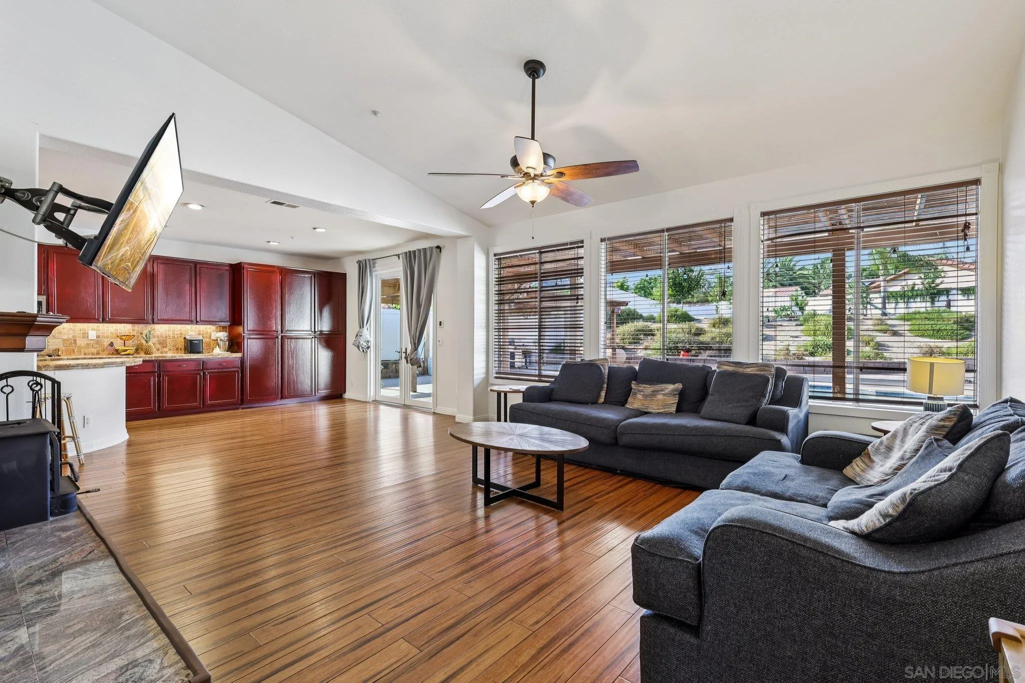 https://cdn.realtyfeed.com/cdn/127/260020029/9cfb443cc5439eb03a23e16b74db540e.webp
