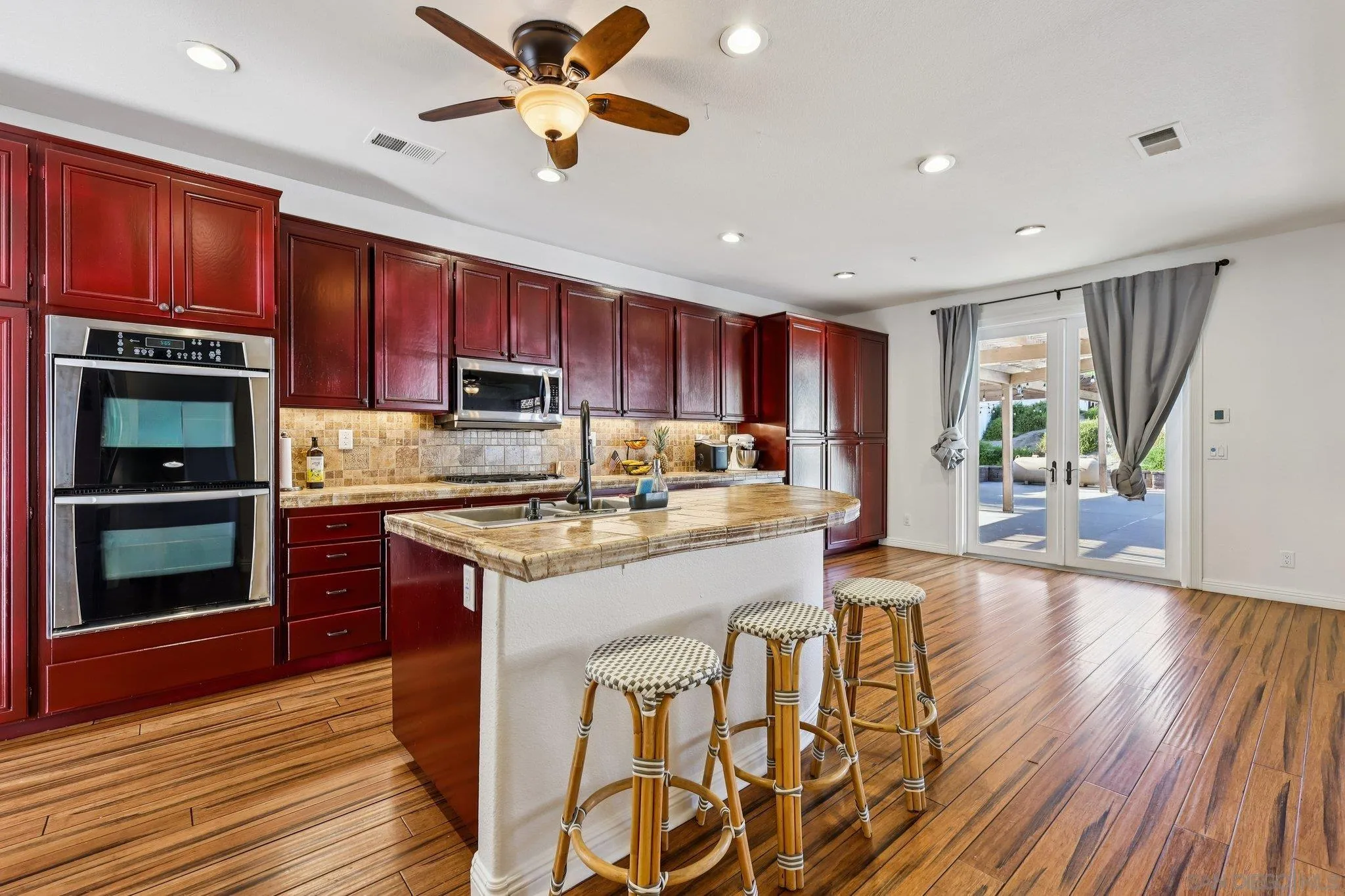 https://cdn.realtyfeed.com/cdn/127/260020029/9d89ffaffba49433bd61f7f4809a6d82.webp