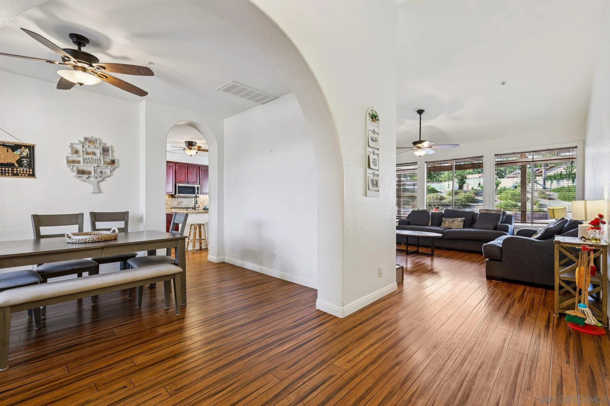 https://cdn.realtyfeed.com/cdn/127/260020029/aedb489e517a9823786b845602efaedb.webp