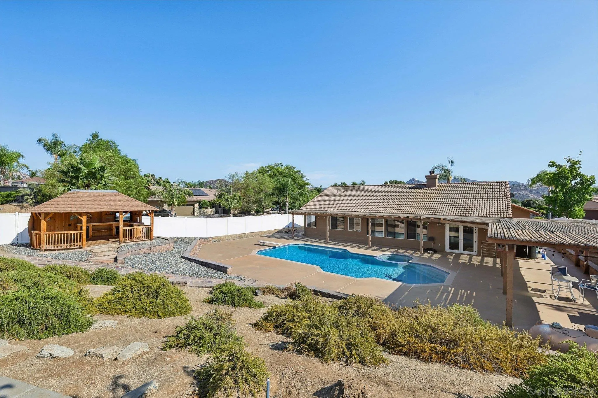 https://cdn.realtyfeed.com/cdn/127/260020029/bb0b31f97d7301b598eb1f12f3f22957.webp