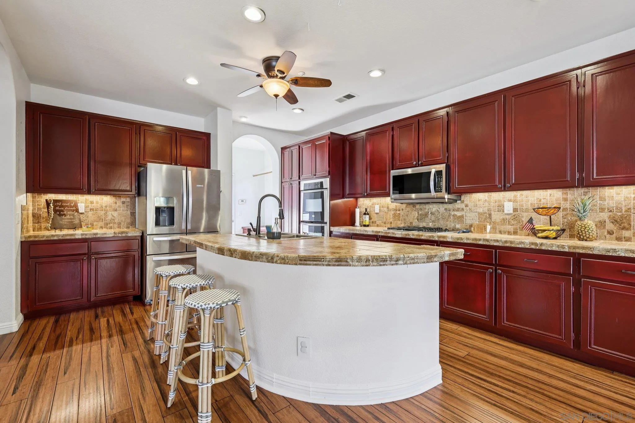 https://cdn.realtyfeed.com/cdn/127/260020029/f4882488040350be992a128b5ffddea9.webp