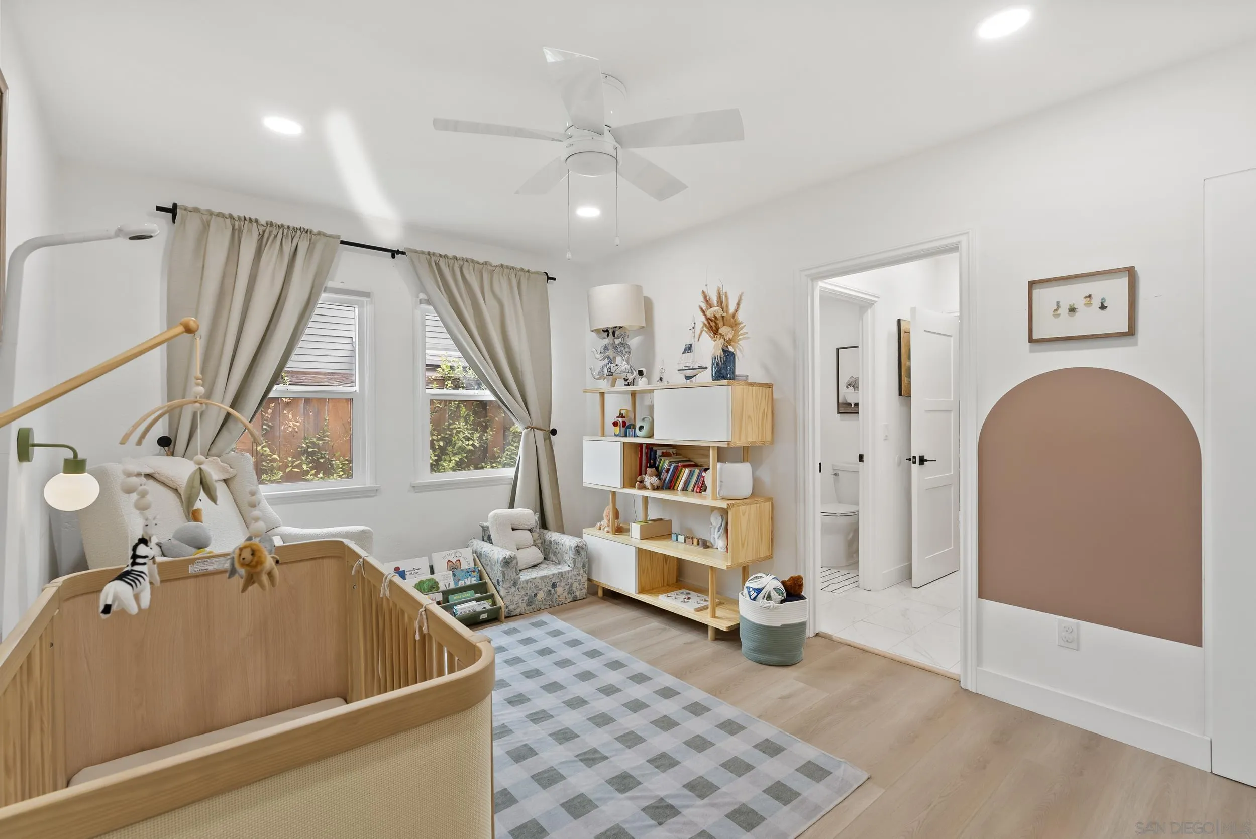 https://cdn.realtyfeed.com/cdn/127/260020030/52883cef06d9eda0aeca2843953c8208.webp