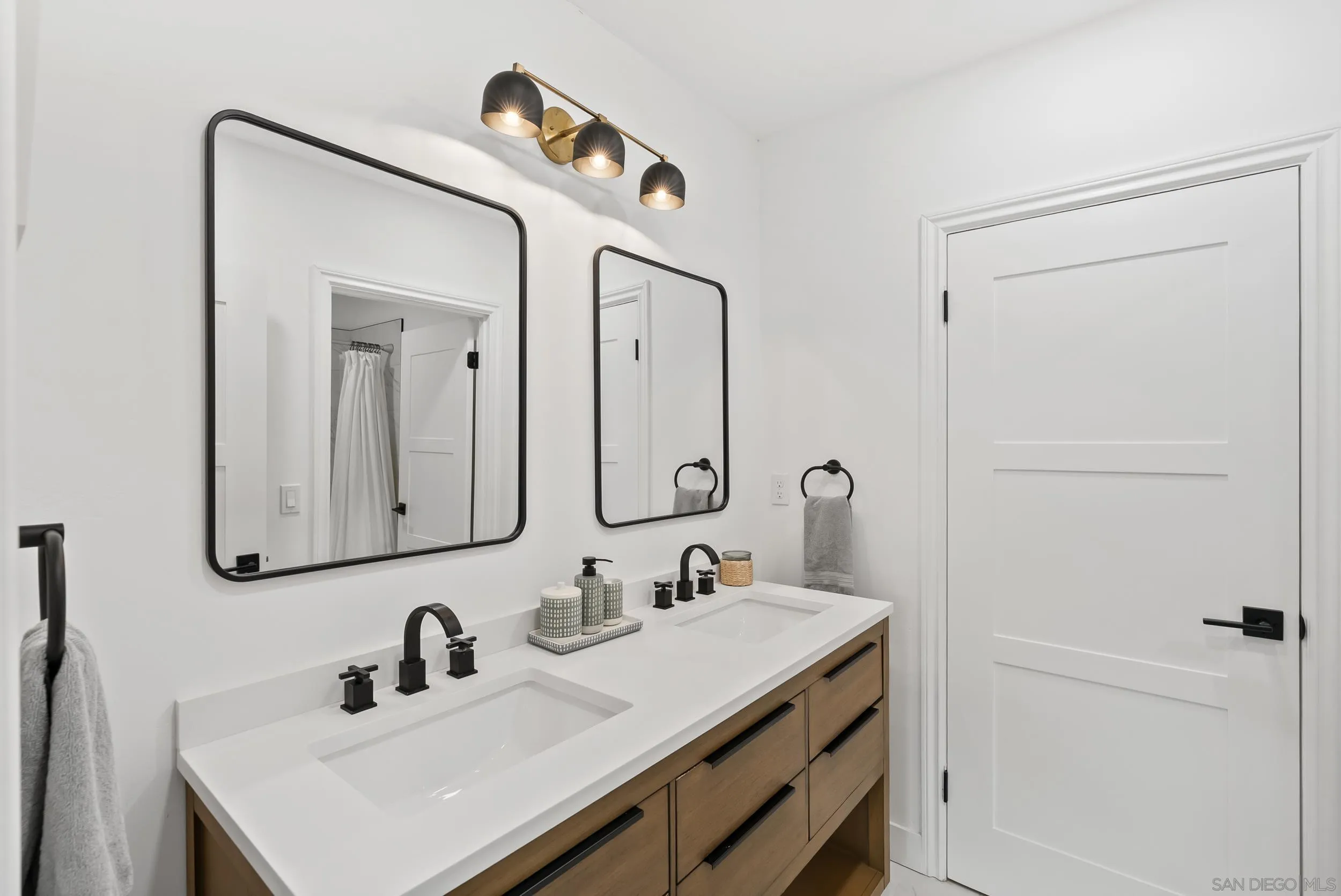 https://cdn.realtyfeed.com/cdn/127/260020030/b68313230c8e0ac13553351ccde13914.webp